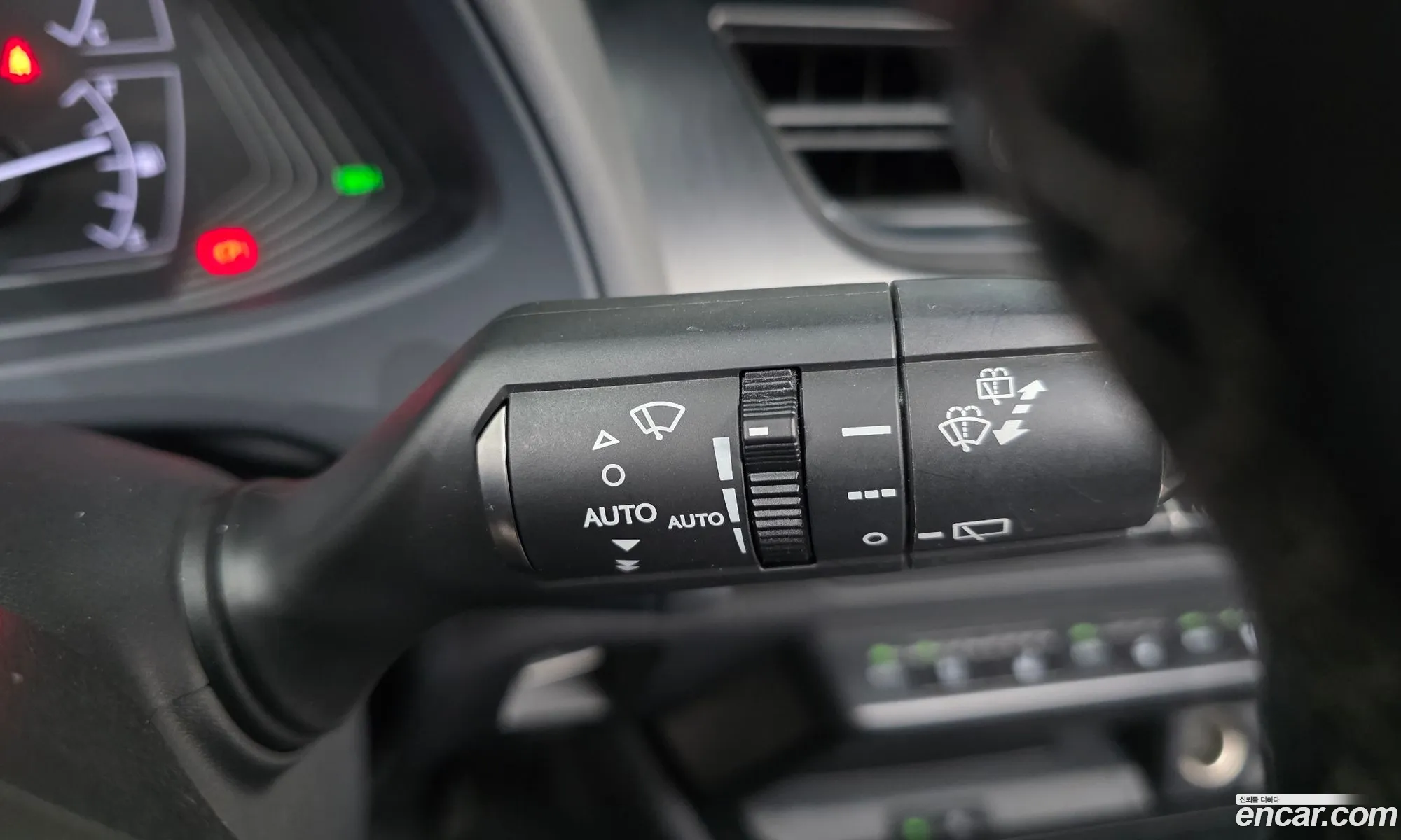 Lexus UX250h 2019 — 18