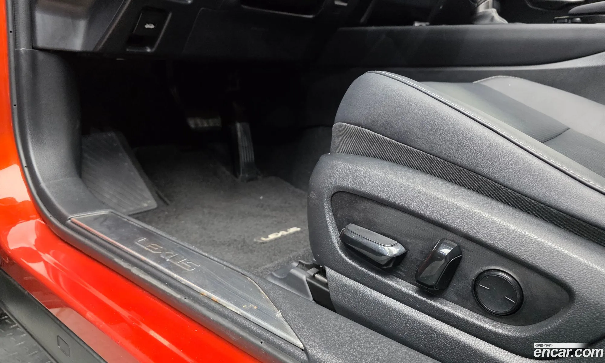 Lexus UX250h 2019 — 24
