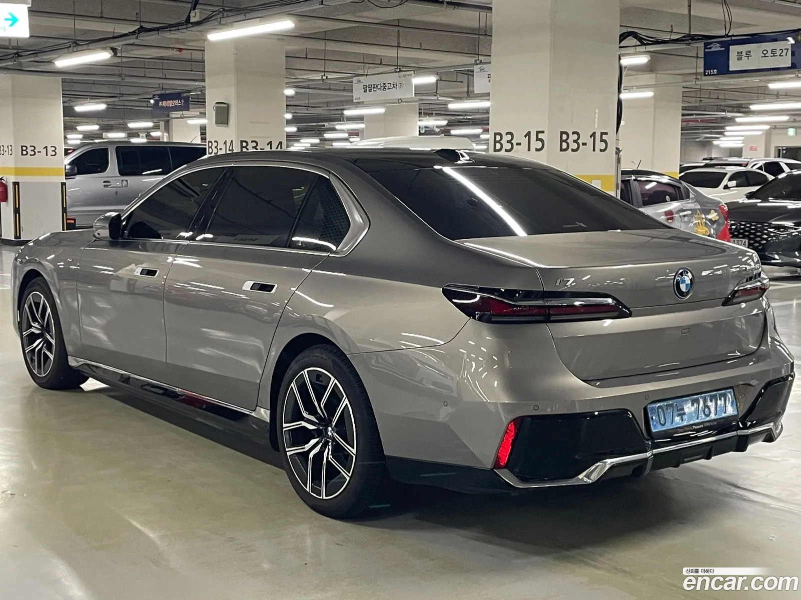 BMW i7 2023 — 18