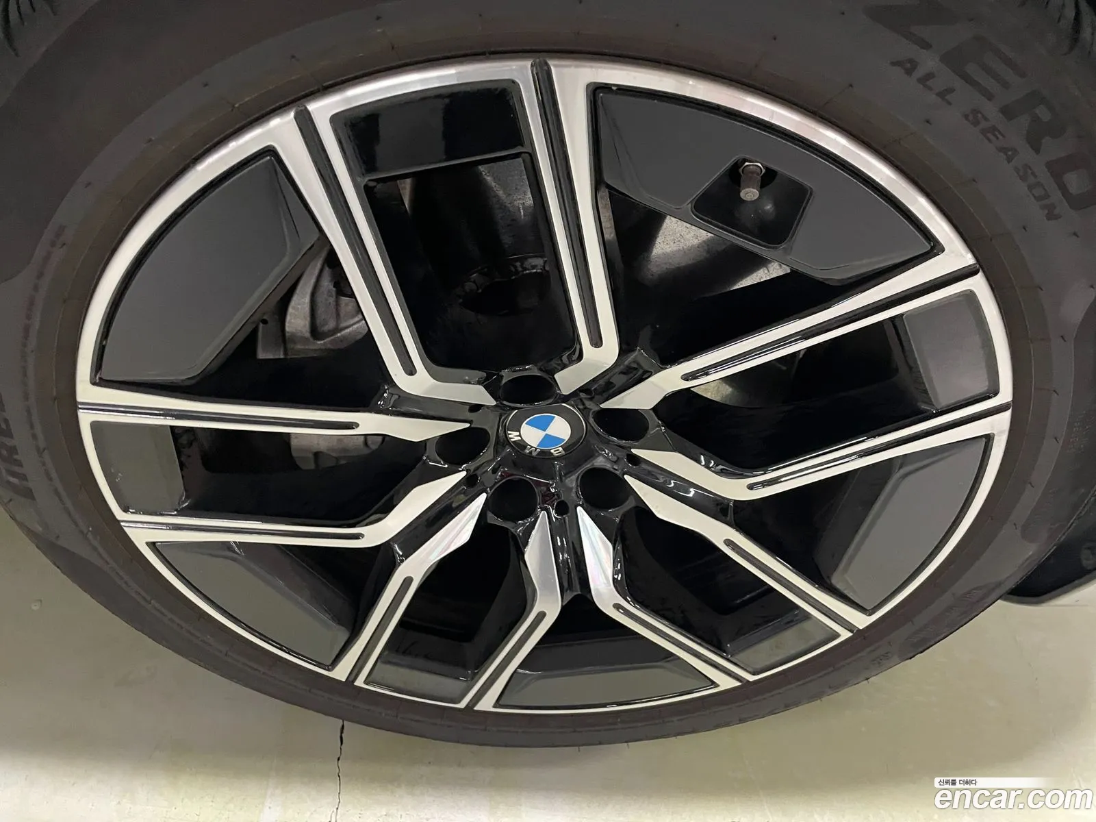 BMW i7 2023 — 13