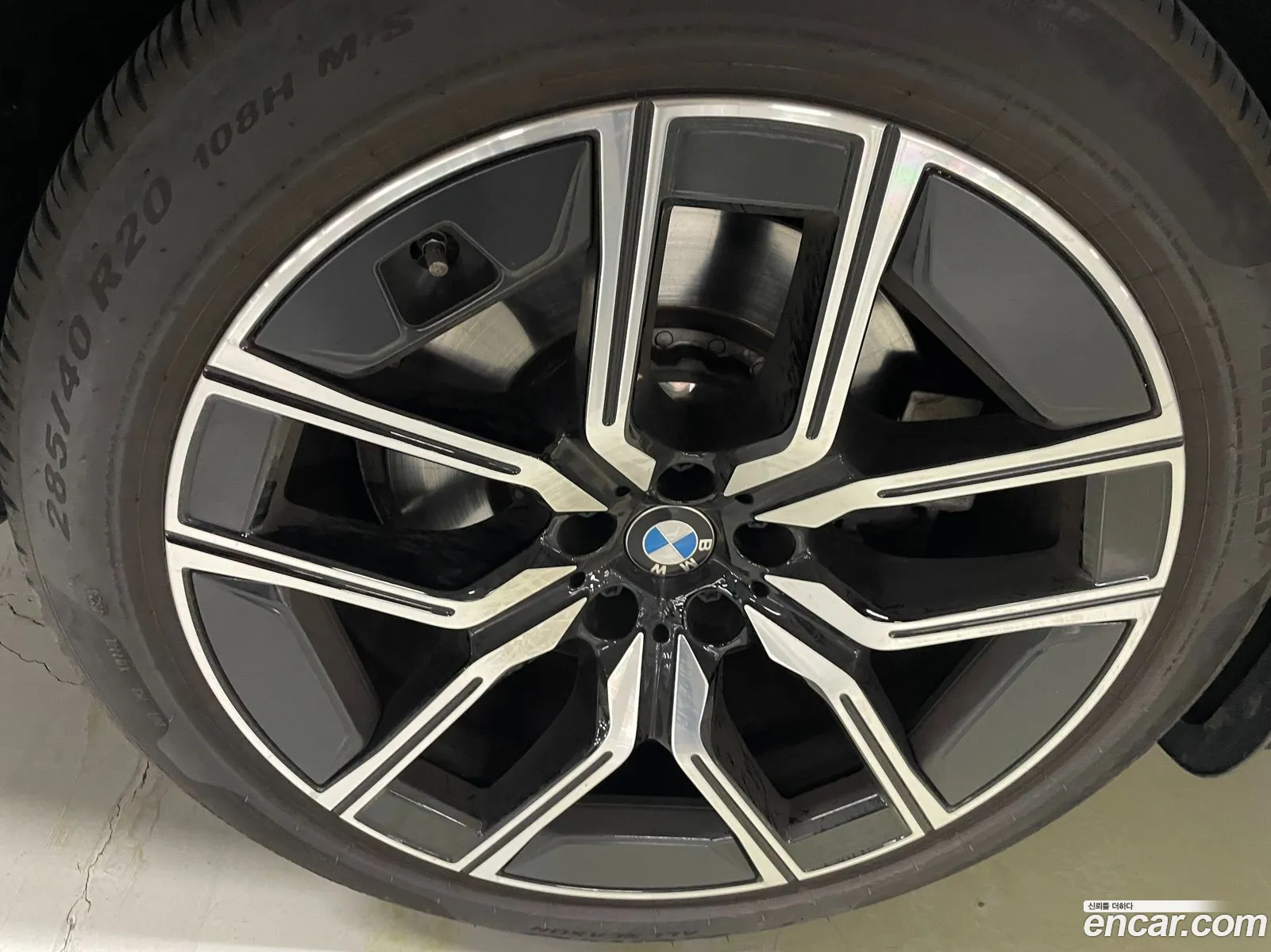BMW i7 2023 — 12