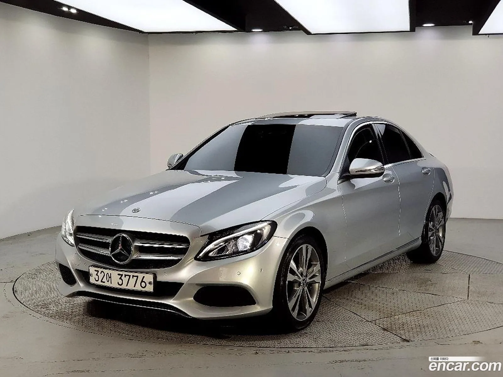 Mercedes-Benz C-Class W205 2018 — 17