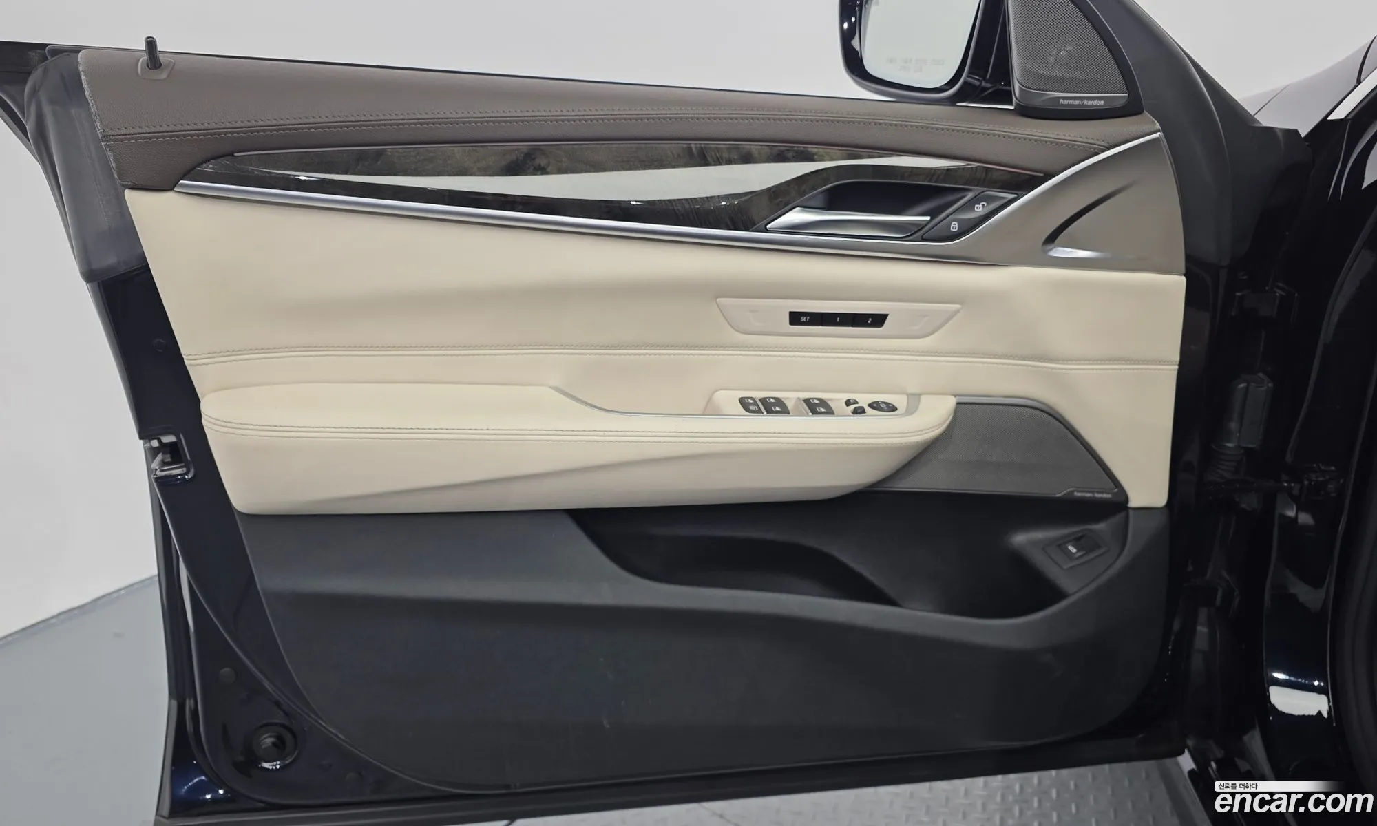 BMW 6 Series GT 2018 WBAJV6101KBL16678 — 13