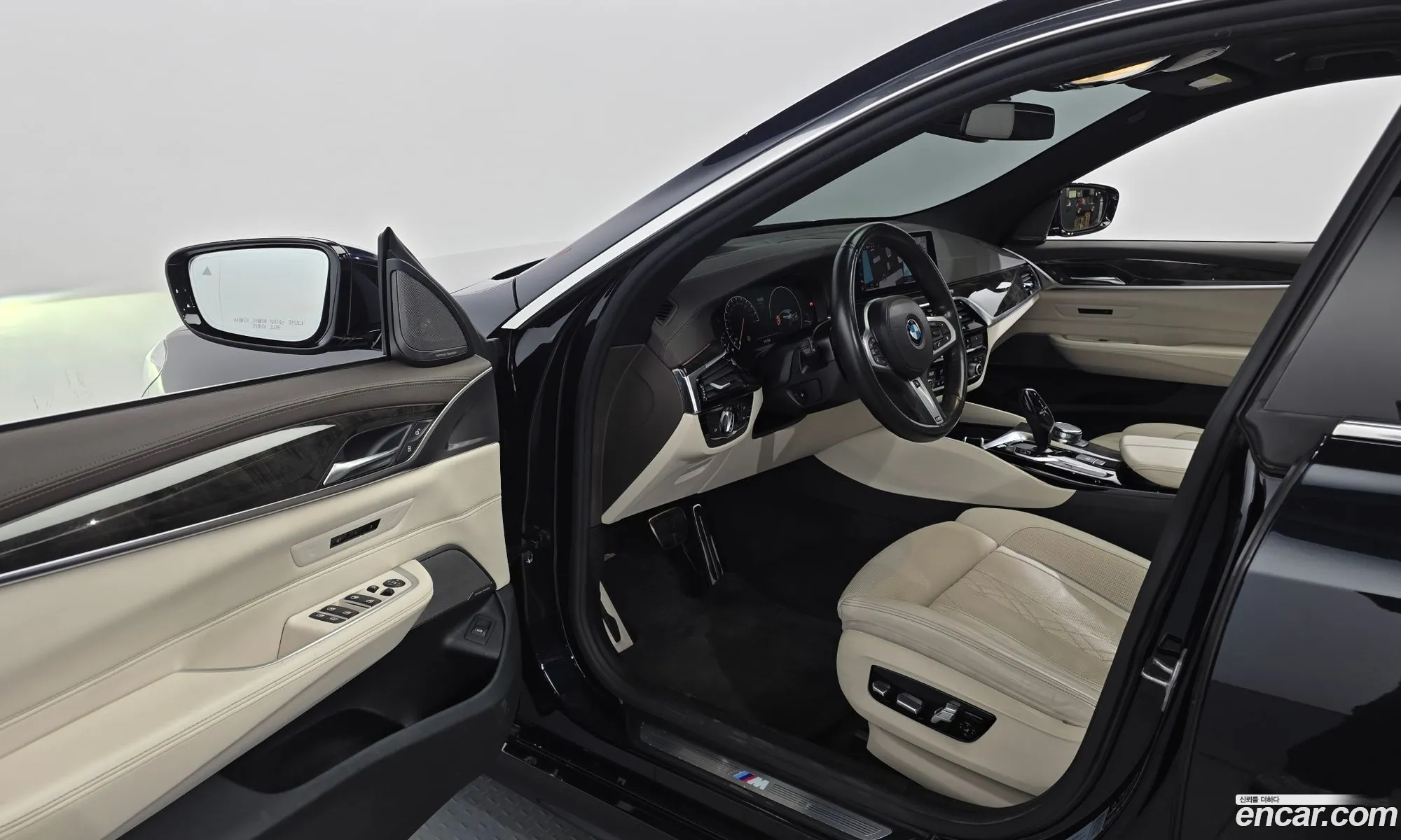 BMW 6 Series GT 2018 WBAJV6101KBL16678 — 2