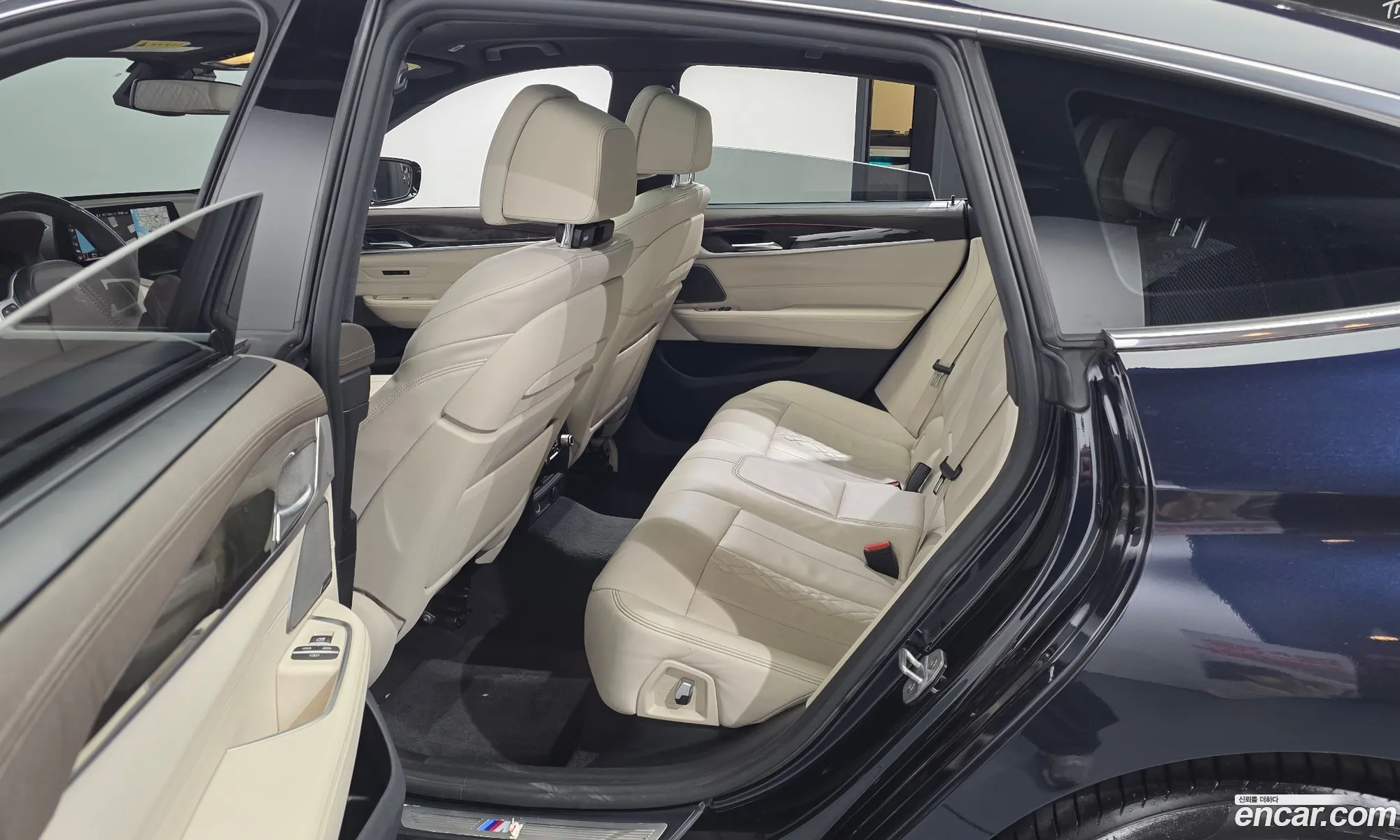 BMW 6 Series GT 2018 WBAJV6101KBL16678 — 6