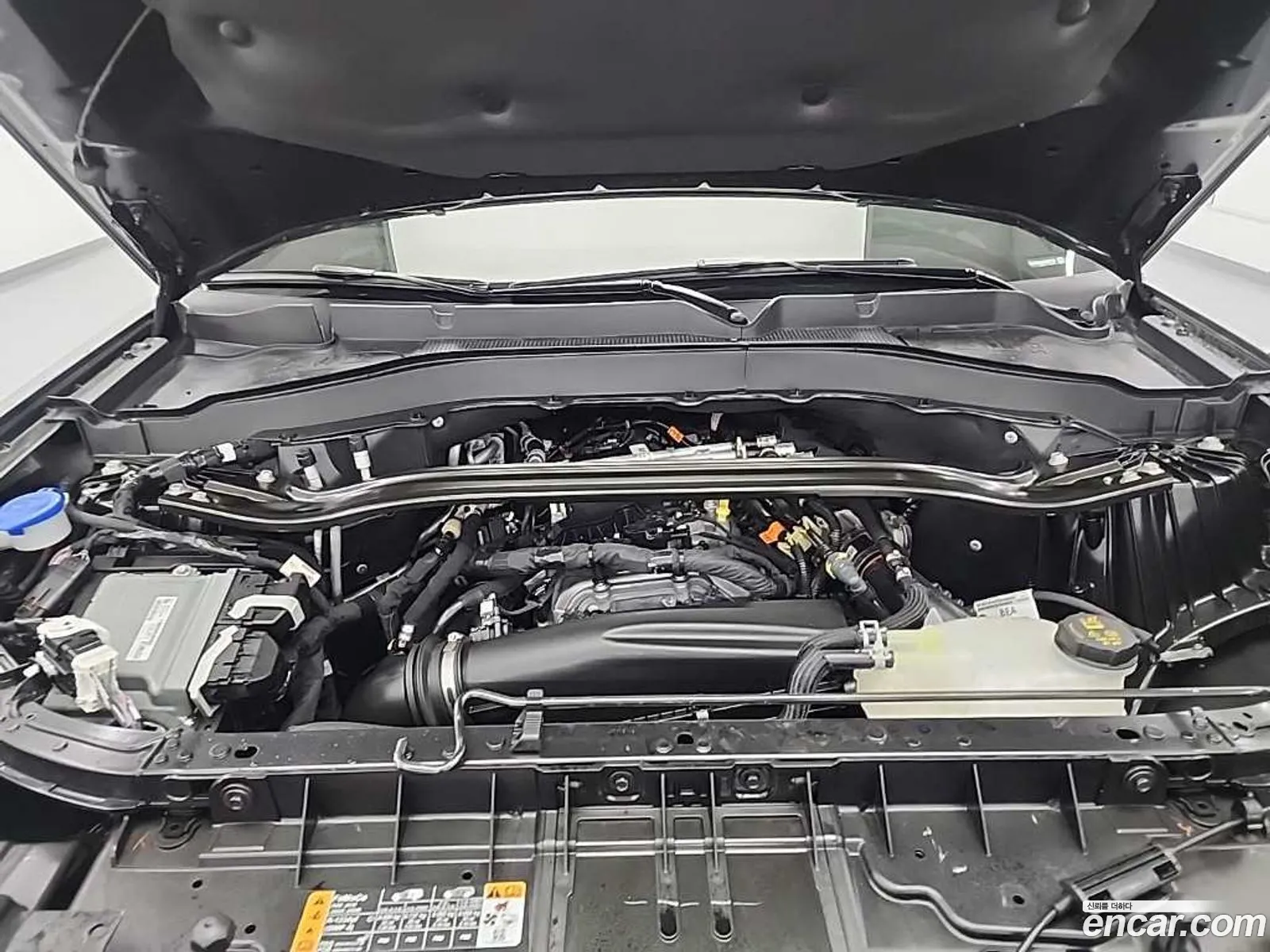 Ford Explorer 6th Gen 2025 — 4