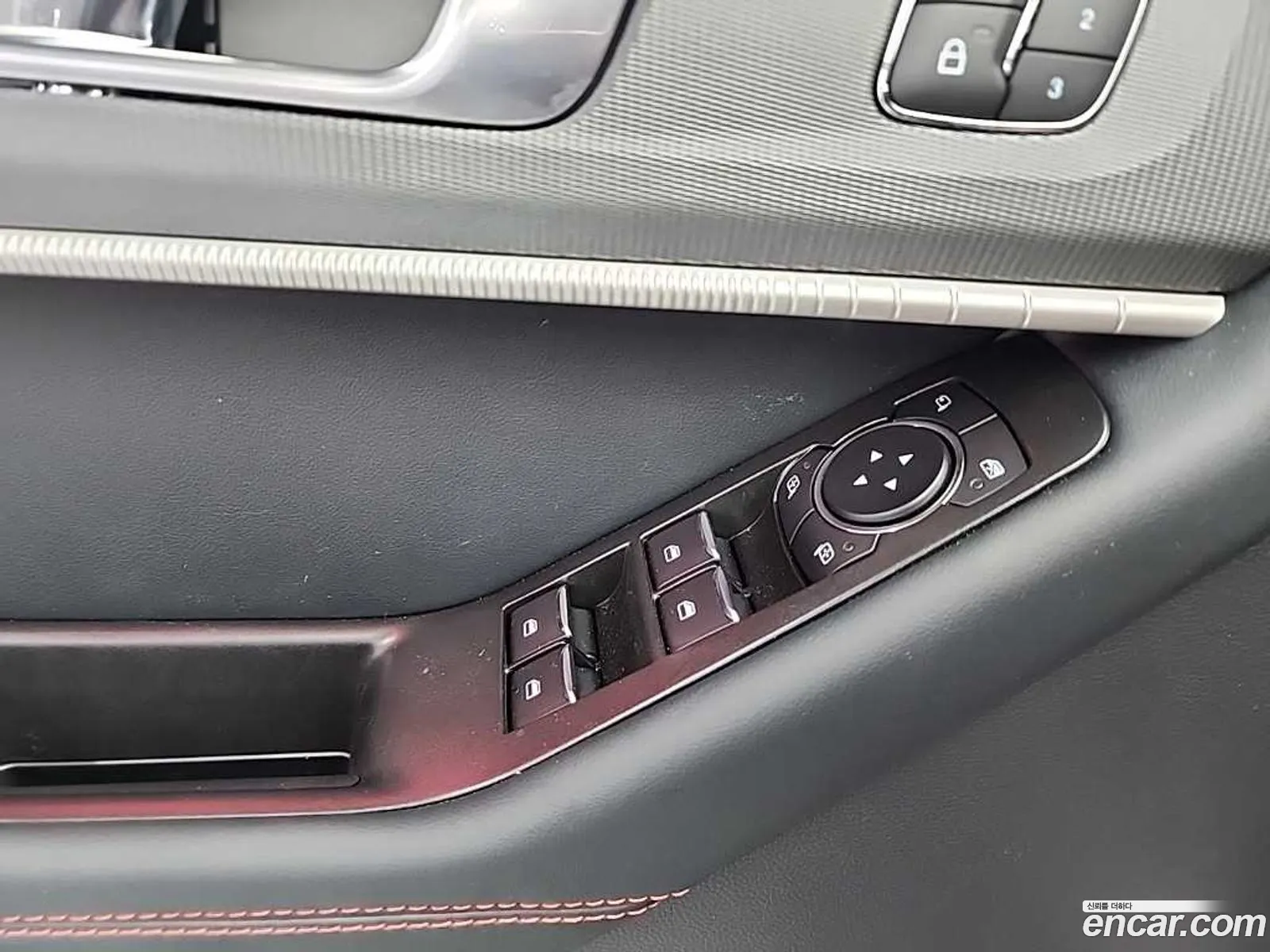 Ford Explorer 6th Gen 2025 — 5
