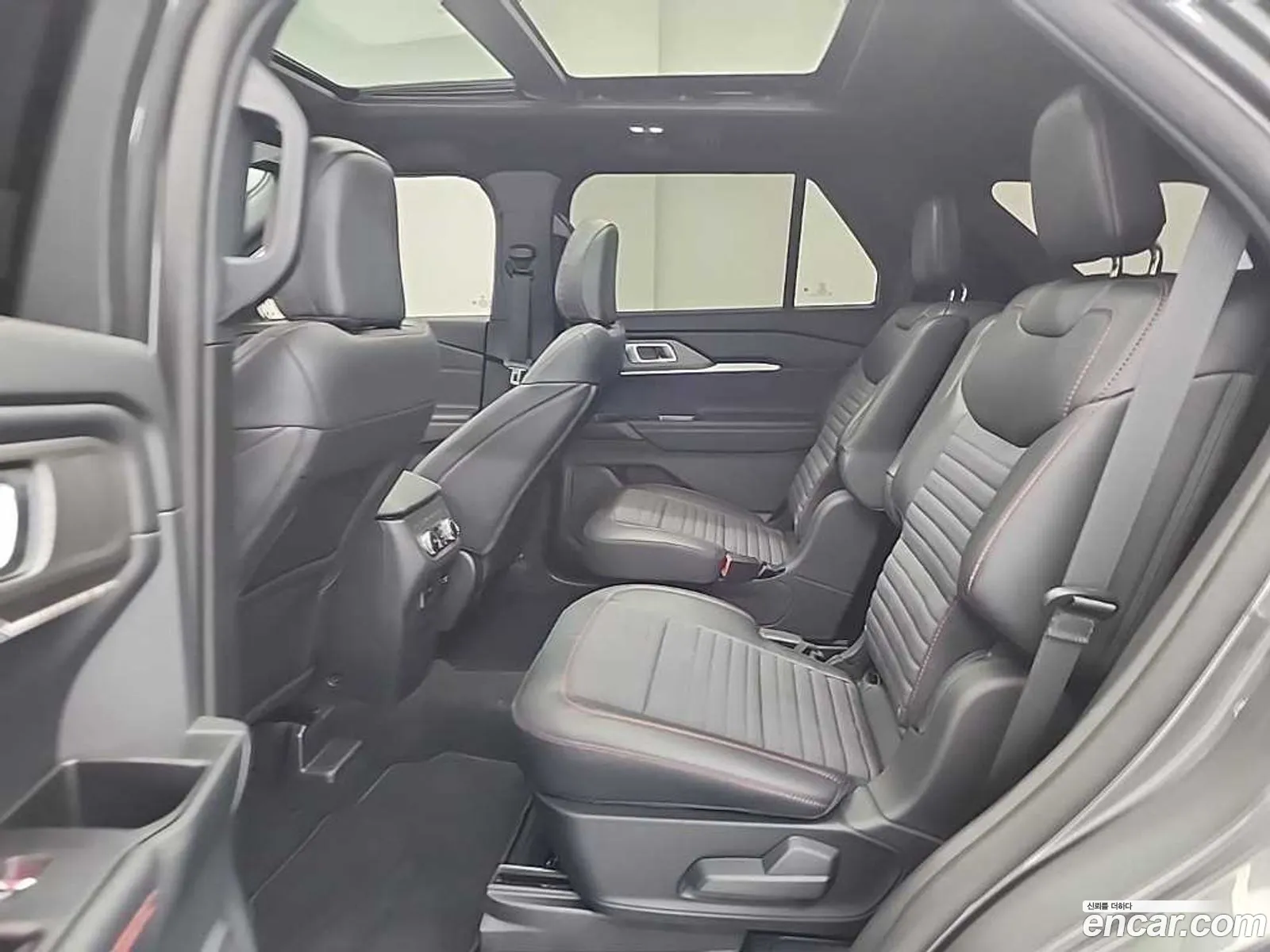 Ford Explorer 6th Gen 2025 — 16
