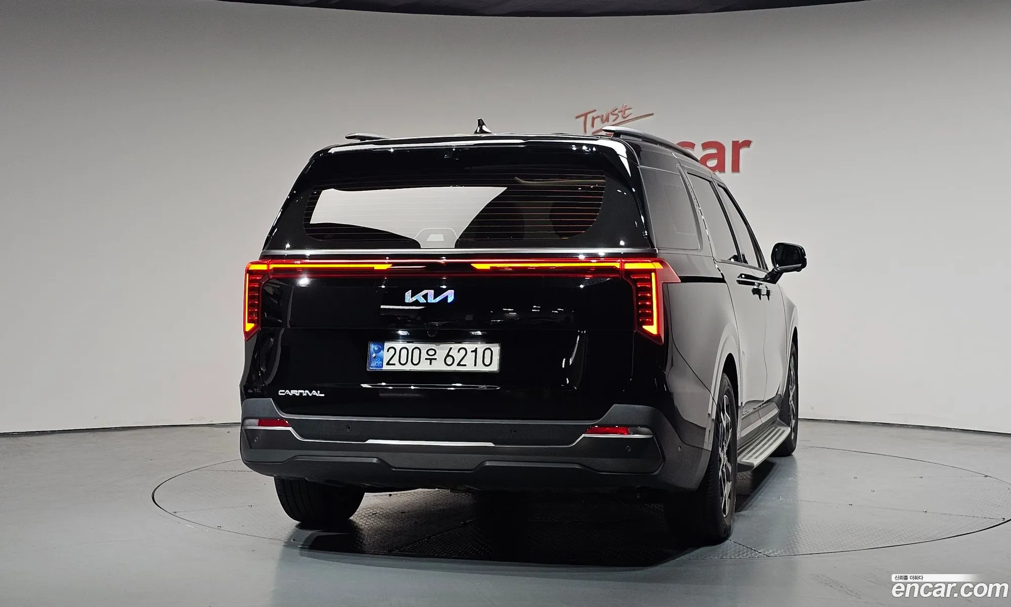 Kia Carnival 2023 — 2