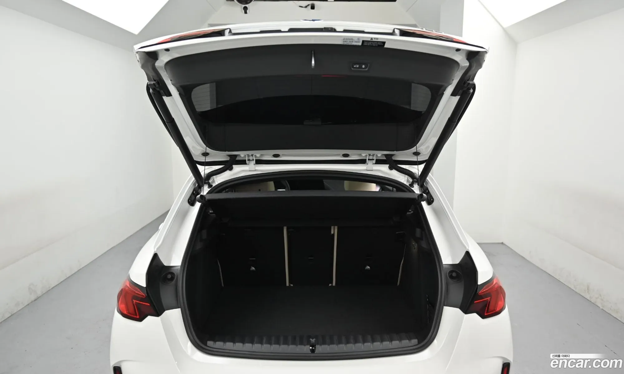 BMW 1 Series 2025 — 17
