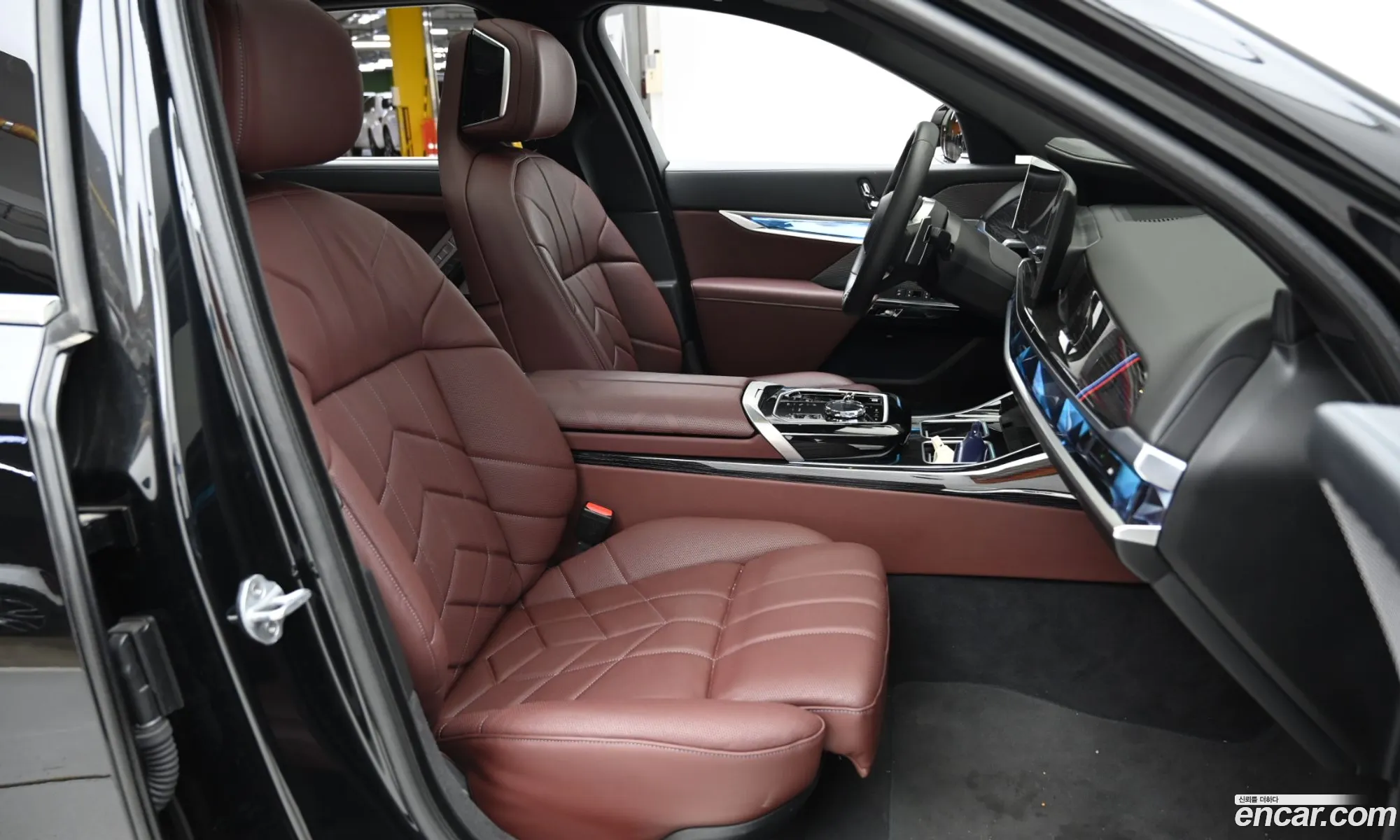 BMW 7 Series 2025 — 17