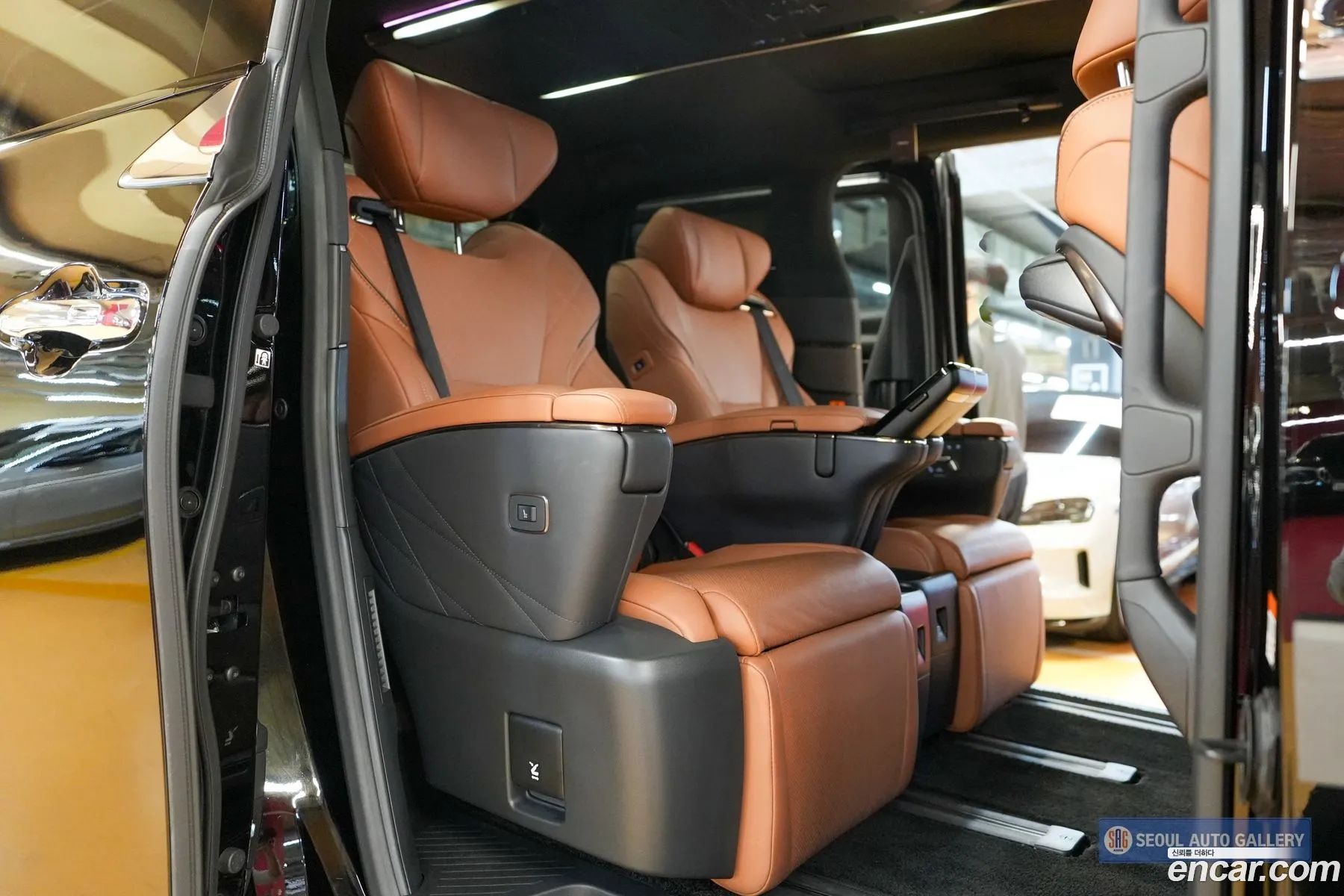 Toyota Alphard 2025 — 17
