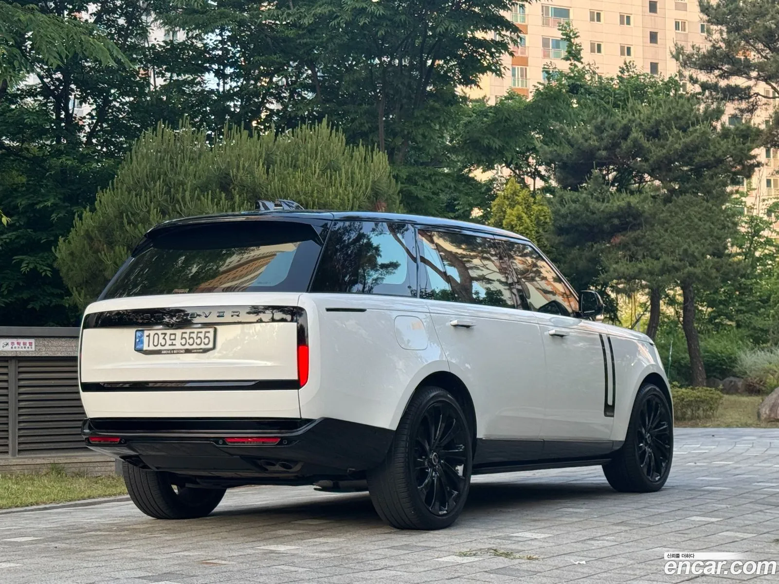 Land Rover Range Rover 2023 — 14