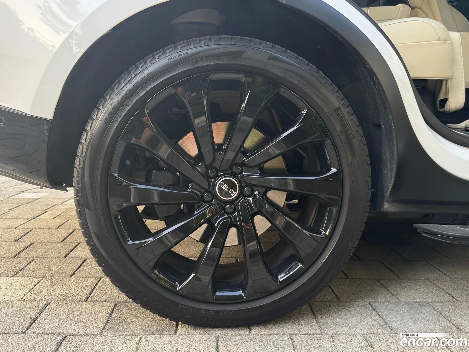 Land Rover Range Rover 2023 — 17
