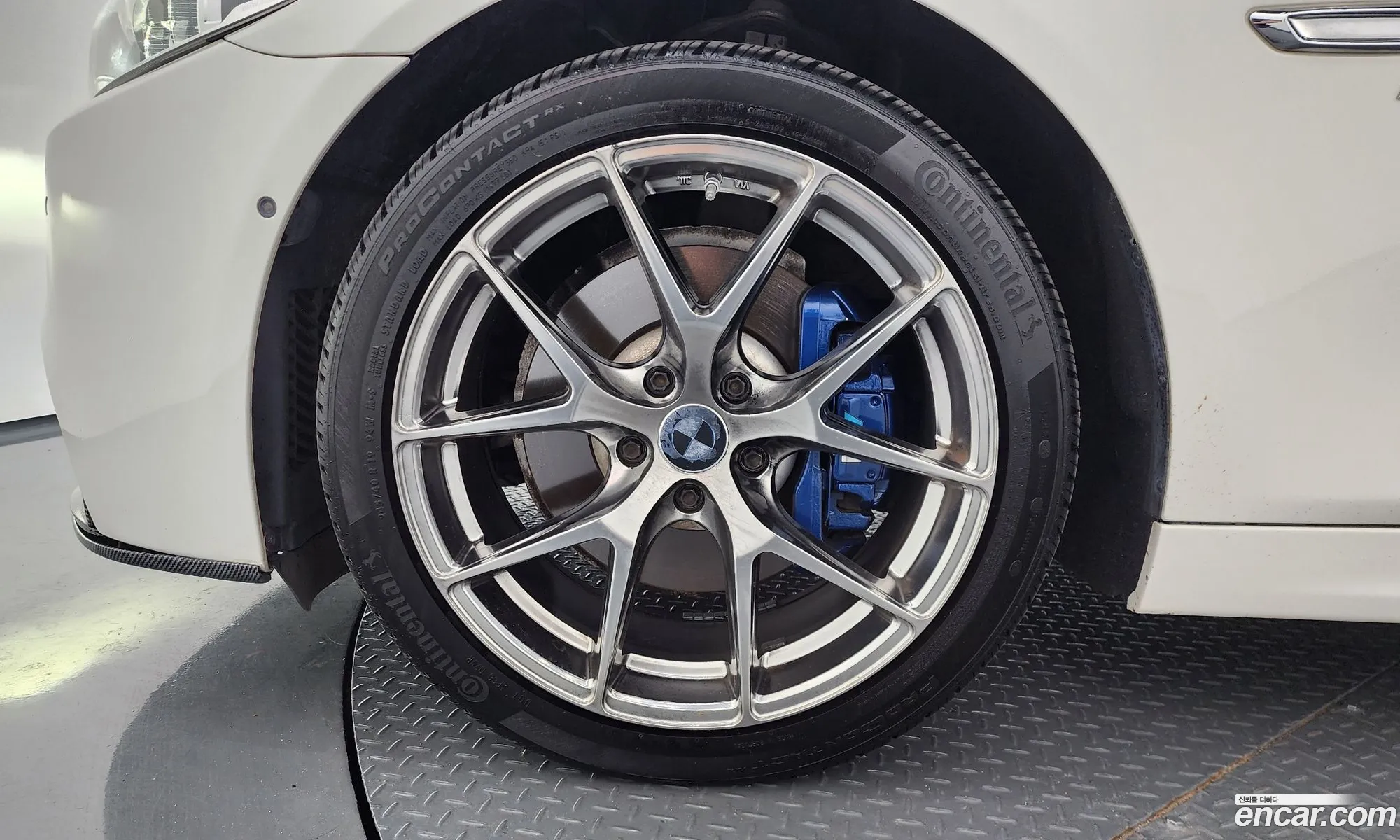 BMW 5 Series 2016 WBA5D3100GGV84795 — 19