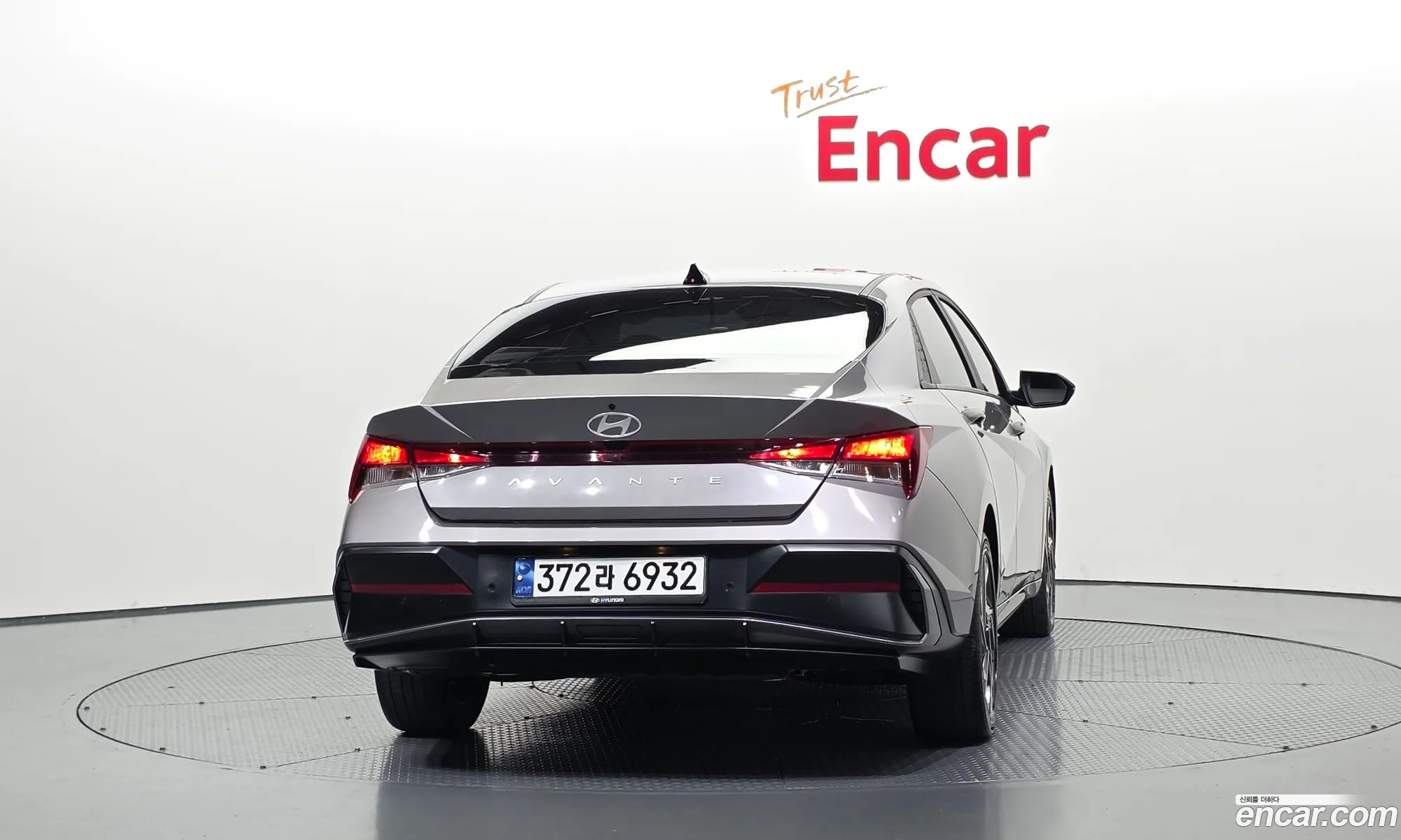 Hyundai Elantra Hybrid 2023 — 2