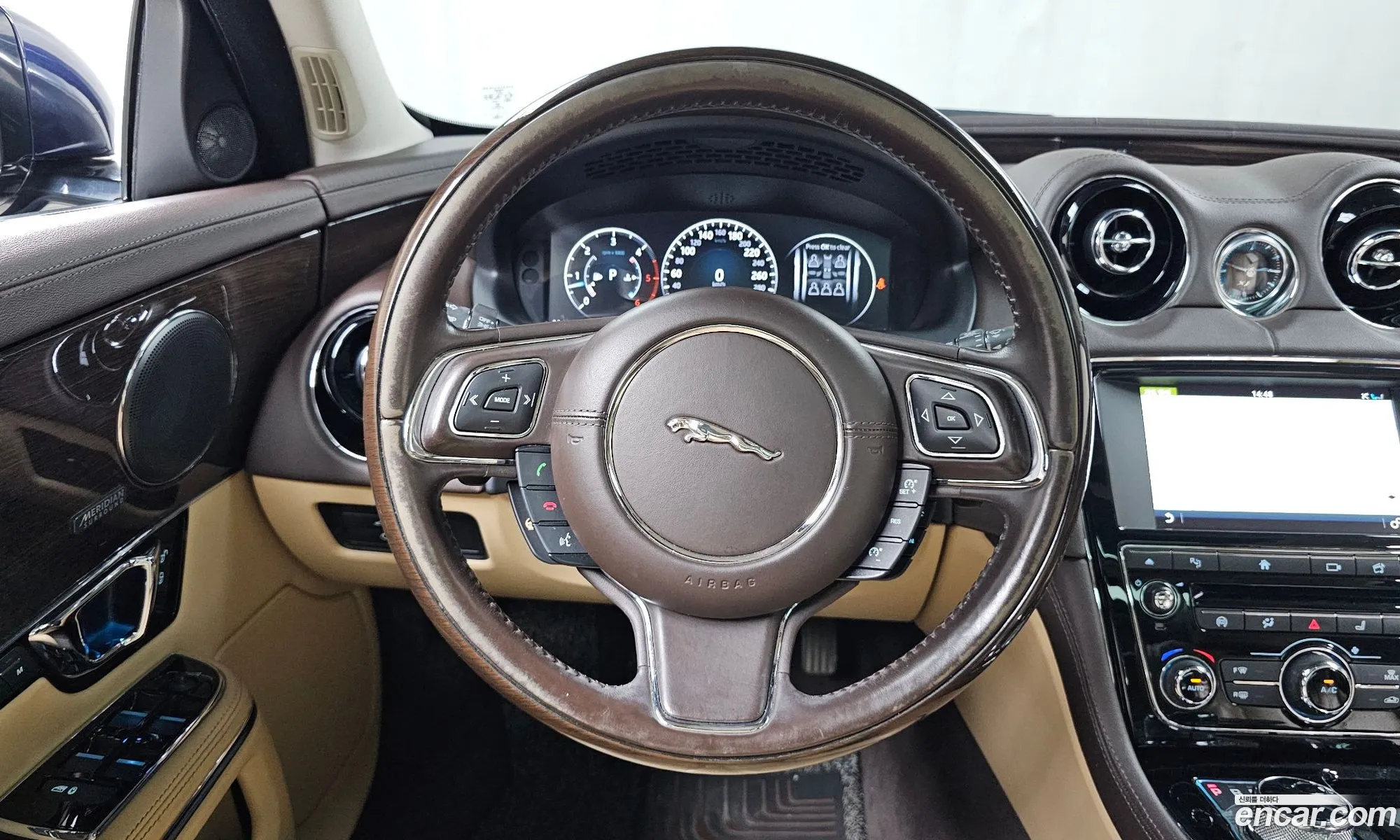 Jaguar XJ 2016 SAJAA2293GNV98673 — 13