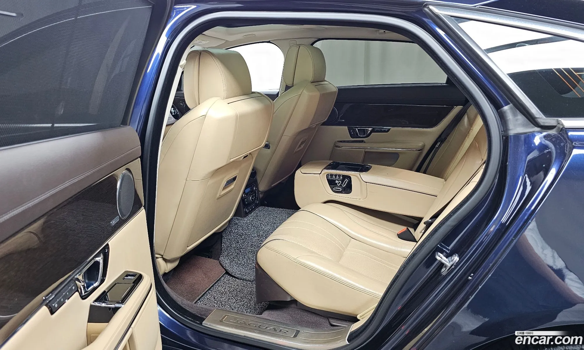 Jaguar XJ 2016 SAJAA2293GNV98673 — 4