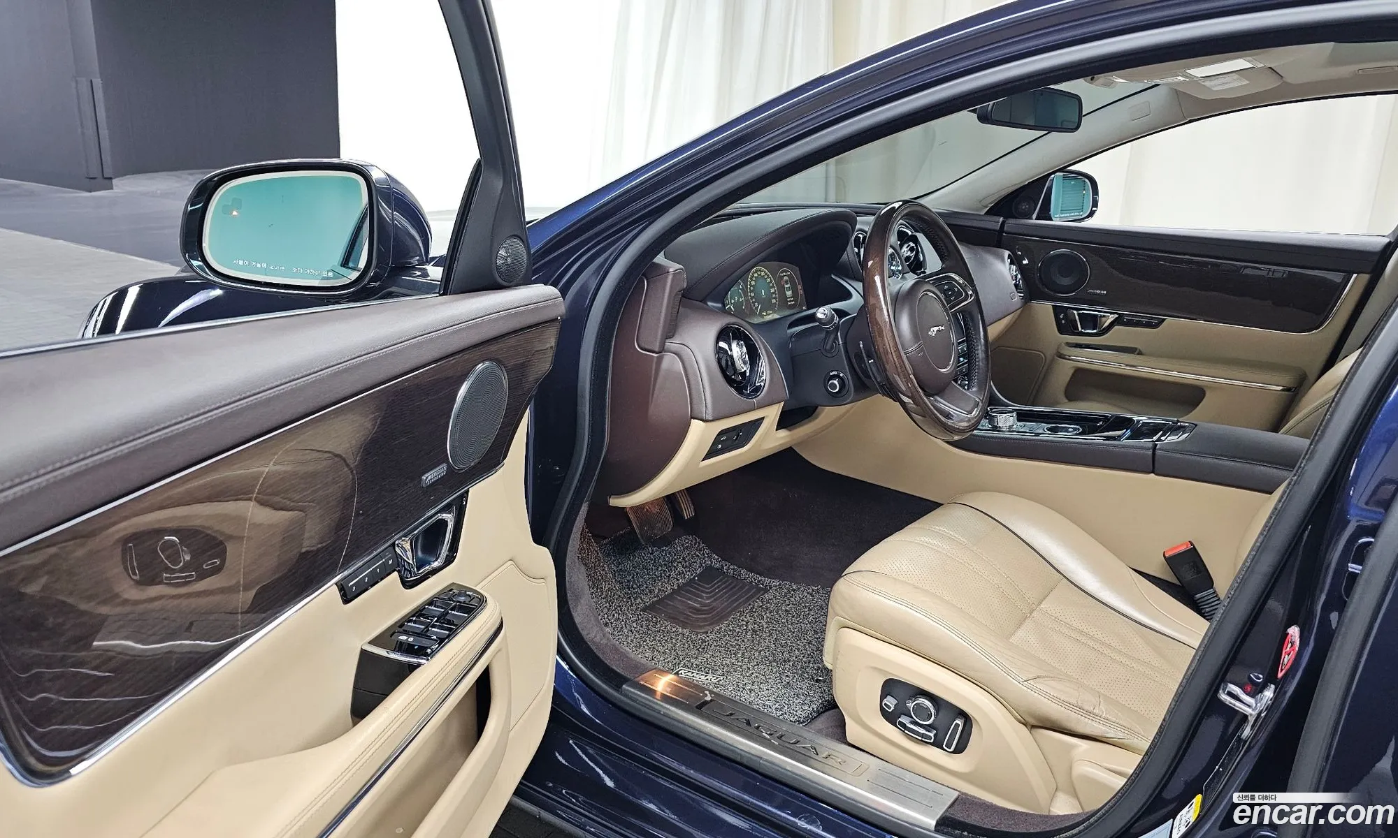 Jaguar XJ 2016 SAJAA2293GNV98673 — 19