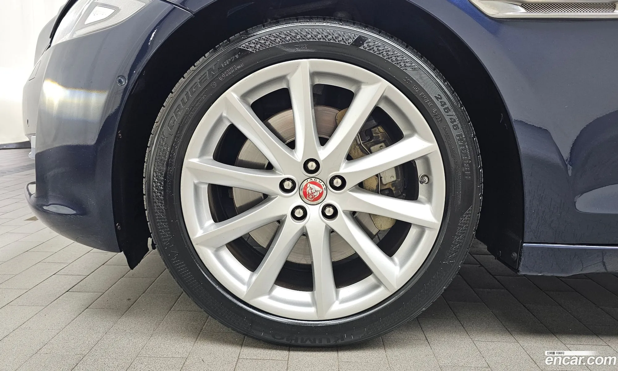 Jaguar XJ 2016 SAJAA2293GNV98673 — 18