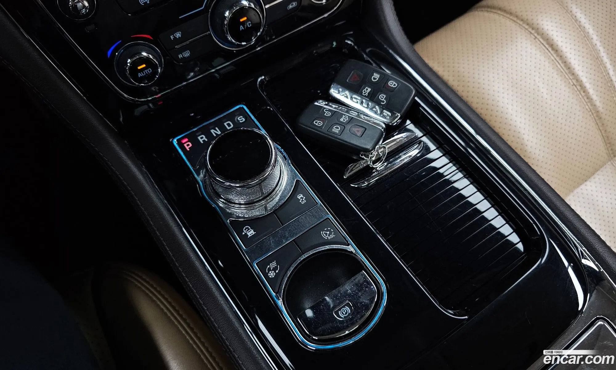 Jaguar XJ 2016 SAJAA2293GNV98673 — 10