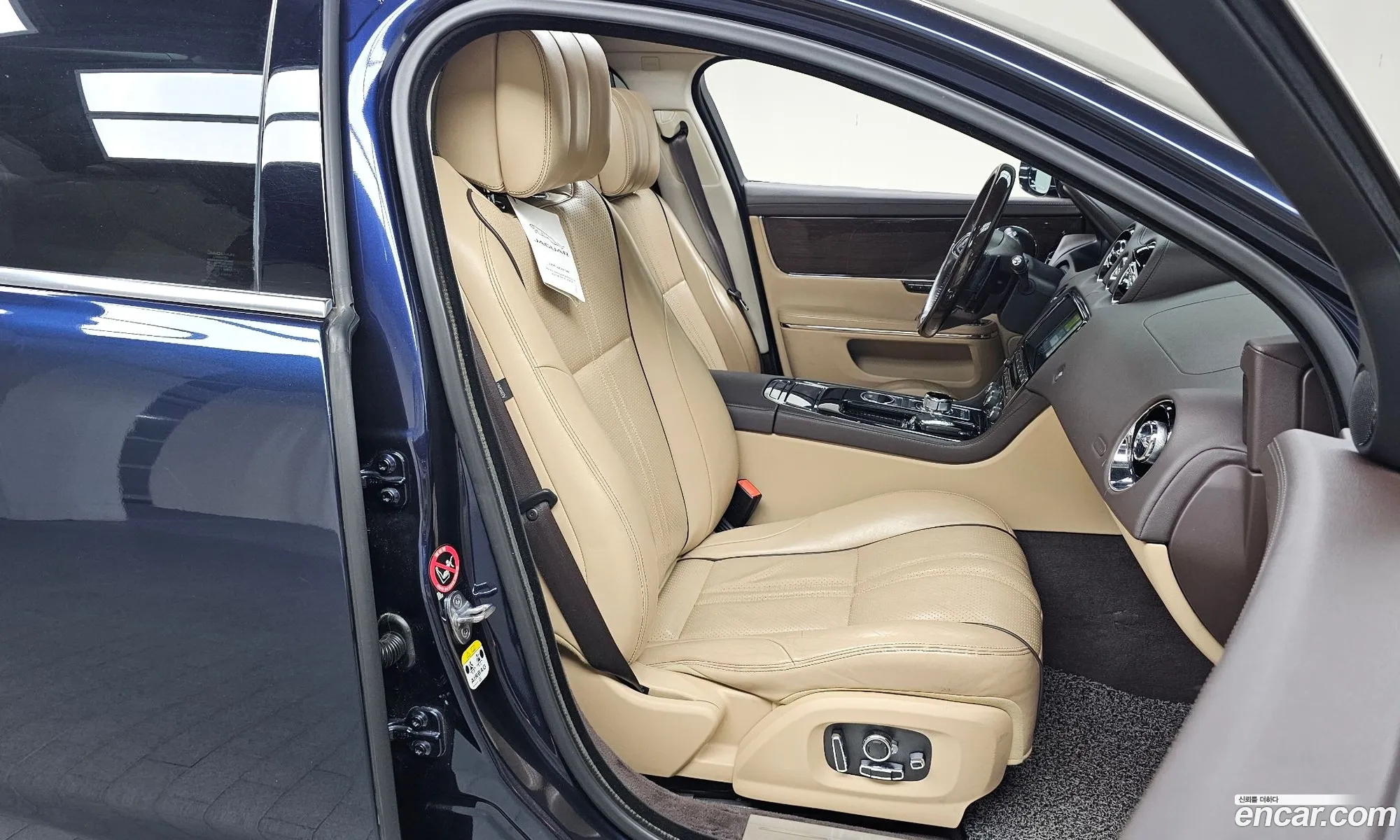 Jaguar XJ 2016 SAJAA2293GNV98673 — 16