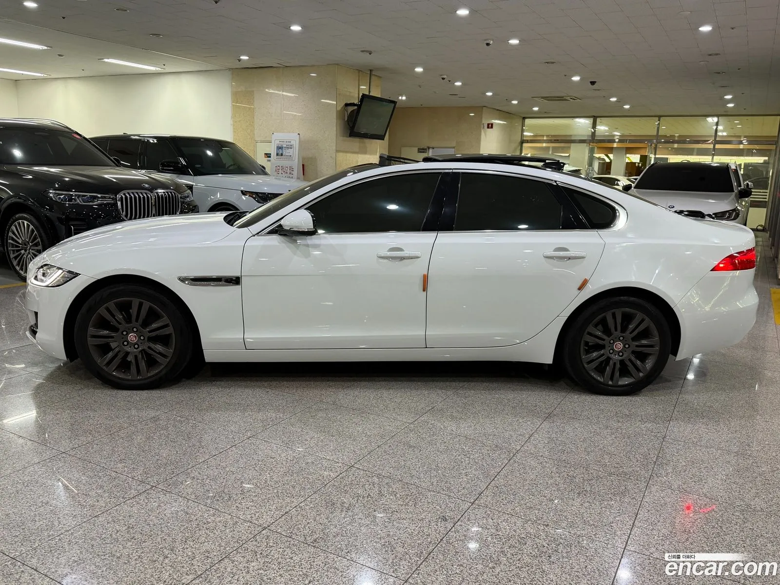 Jaguar XF 2018 — 13