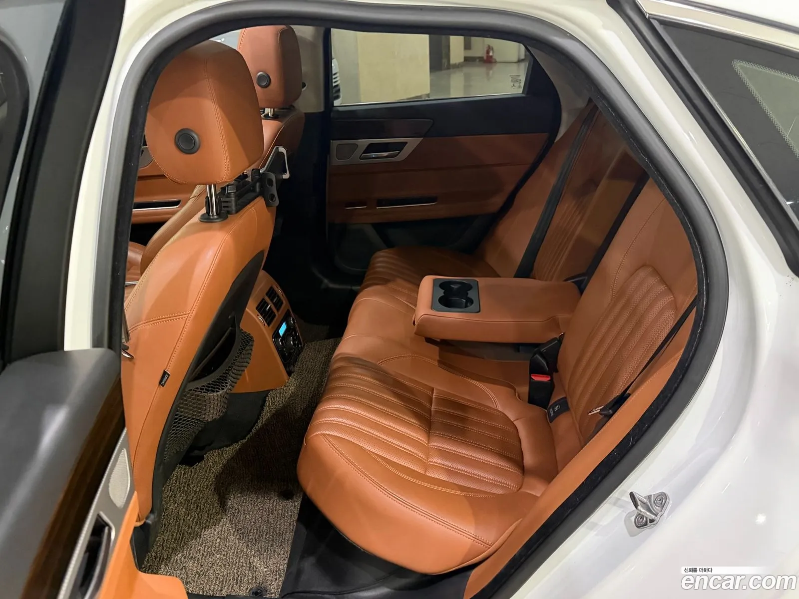 Jaguar XF 2018 — 19