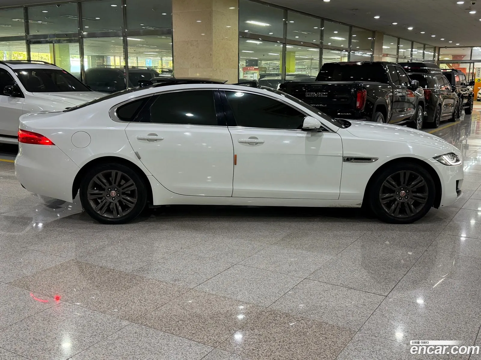 Jaguar XF 2018 — 11