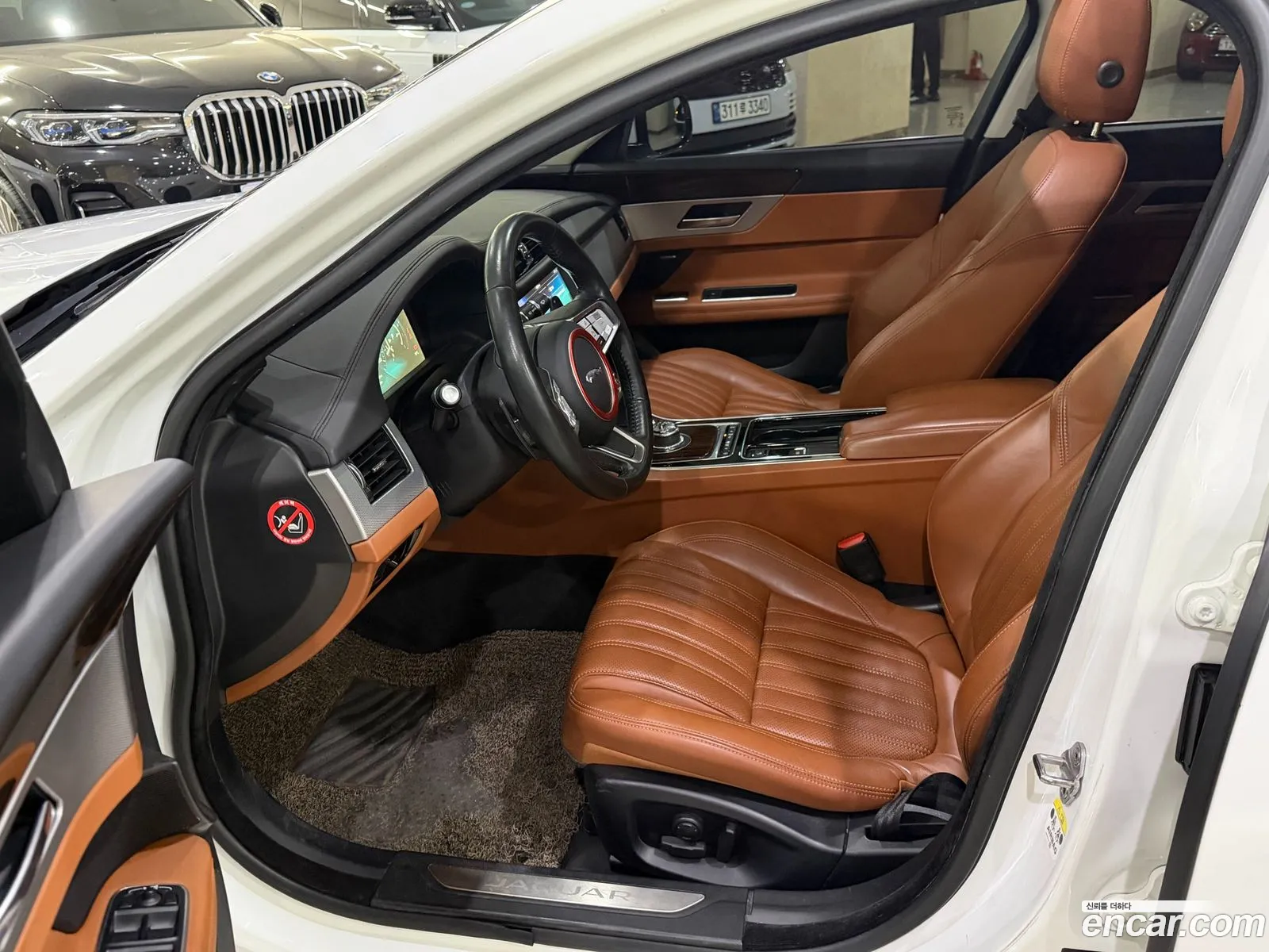 Jaguar XF 2018 — 10