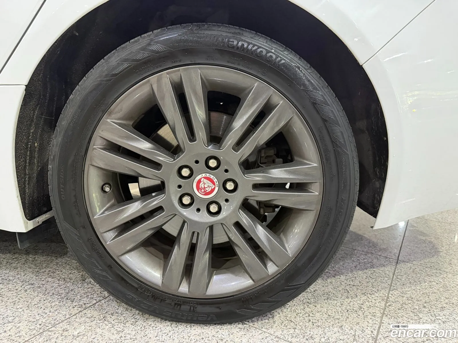 Jaguar XF 2018 — 9