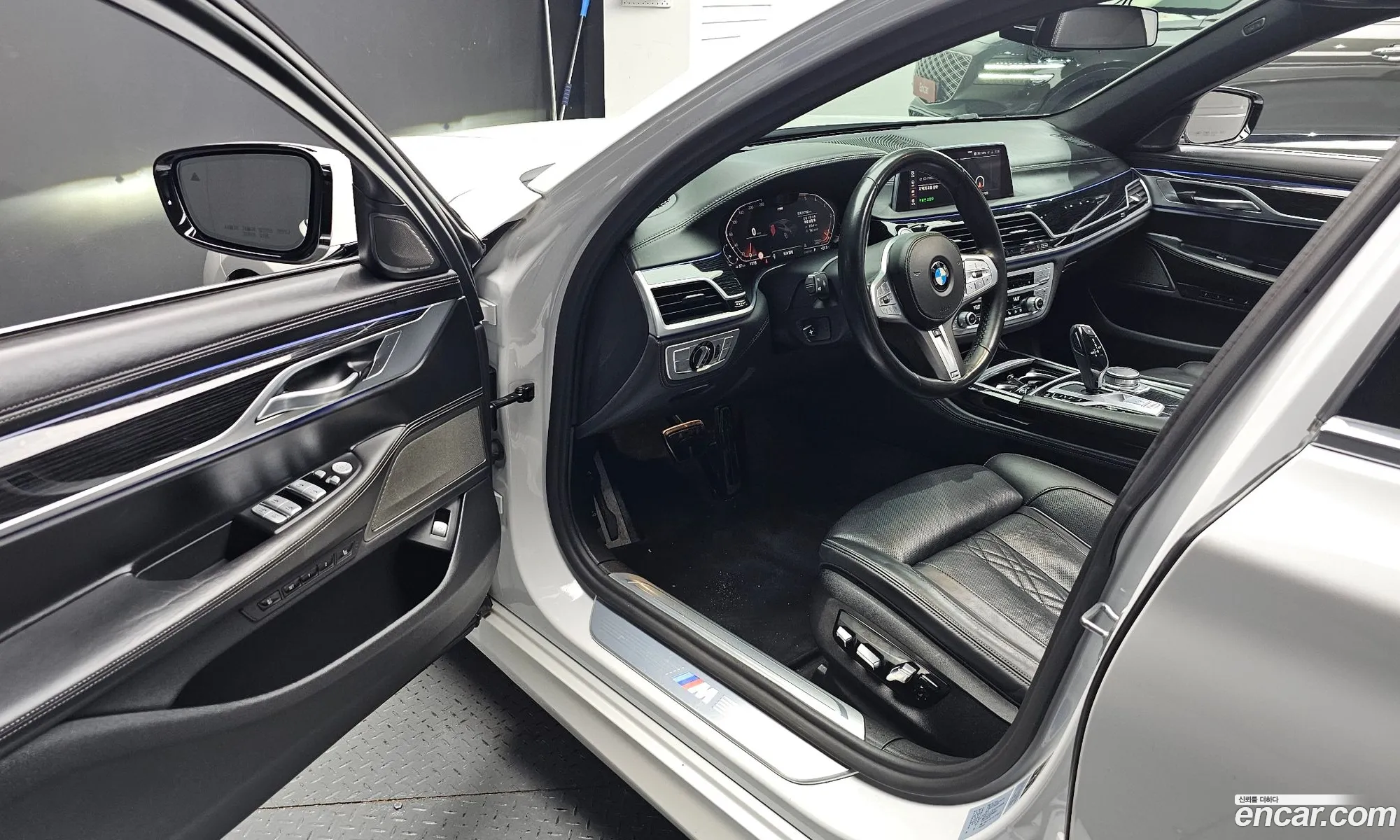 BMW 7 Series 2019 WBA7V410XLBM63971 — 19