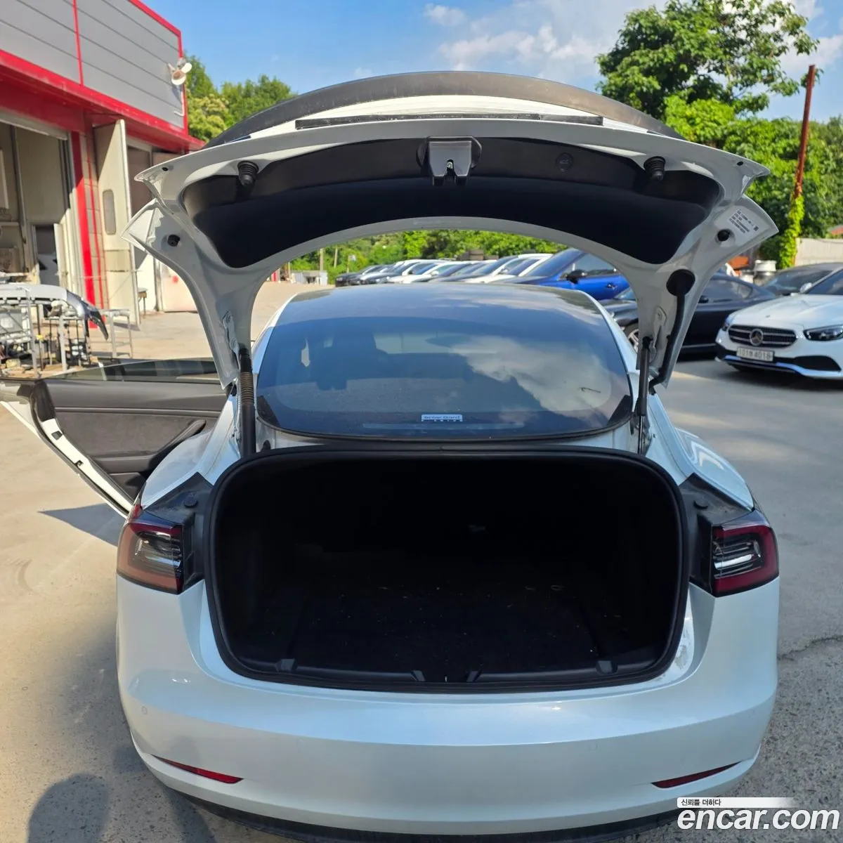 Tesla Model 3 2022 — 17