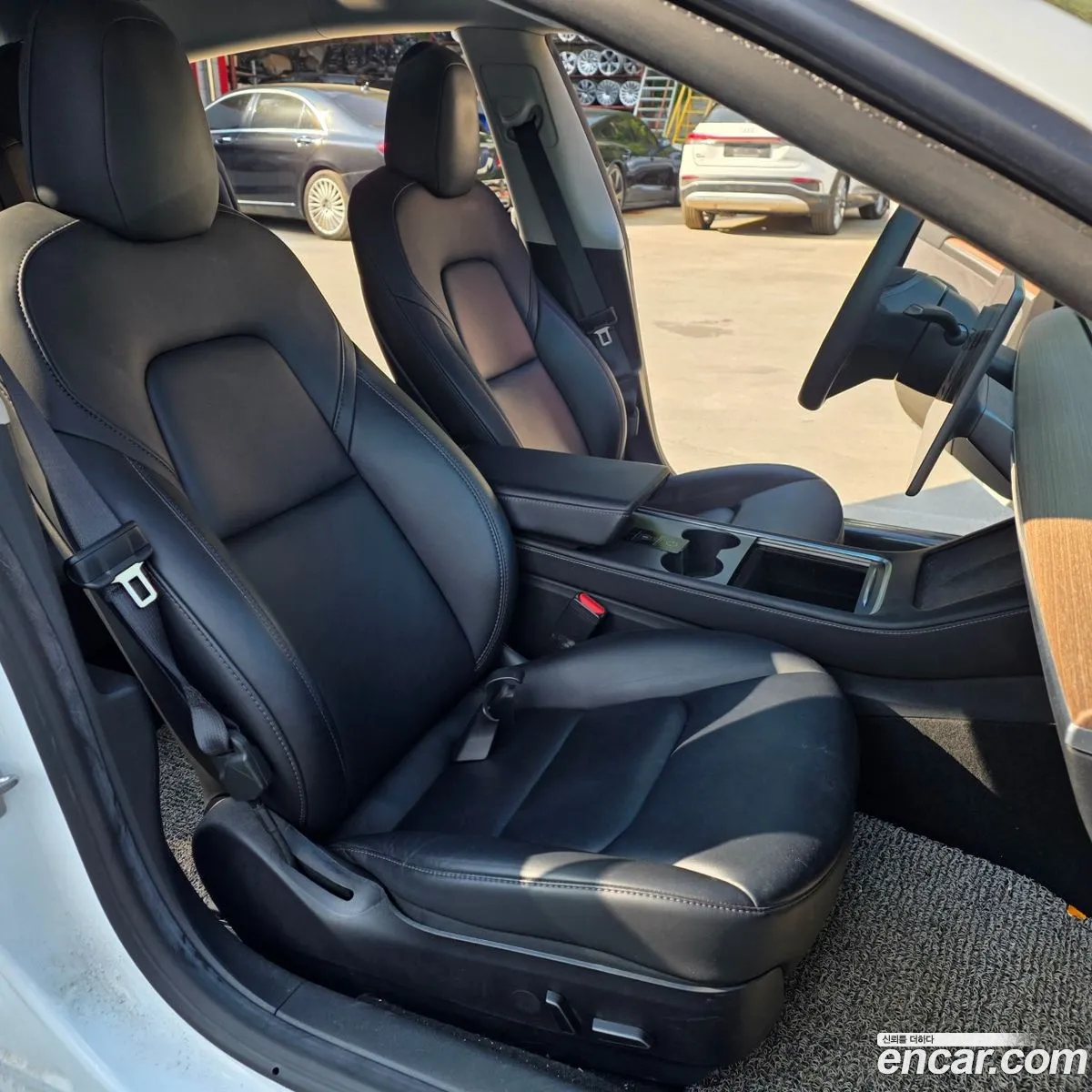 Tesla Model 3 2022 — 18