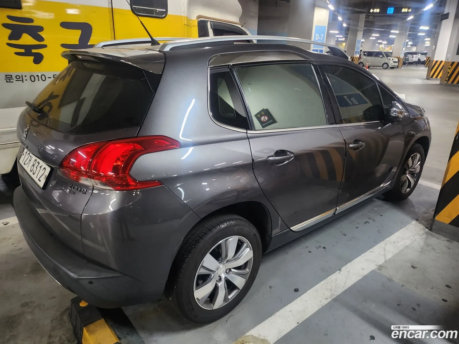 Peugeot 2008 2015 — 8