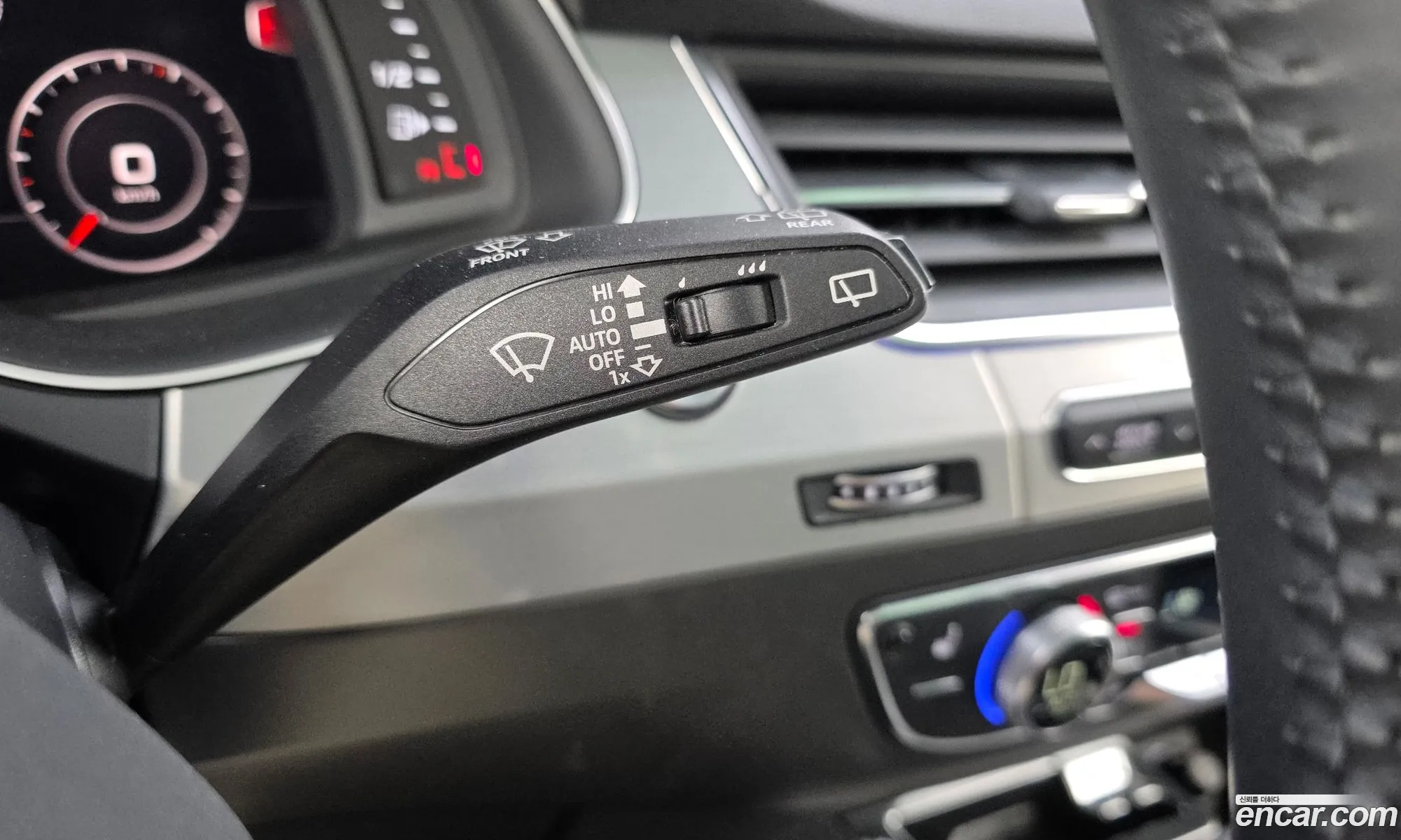 Audi Q7 2019 WAUZZZ4M0KD043423 — 32