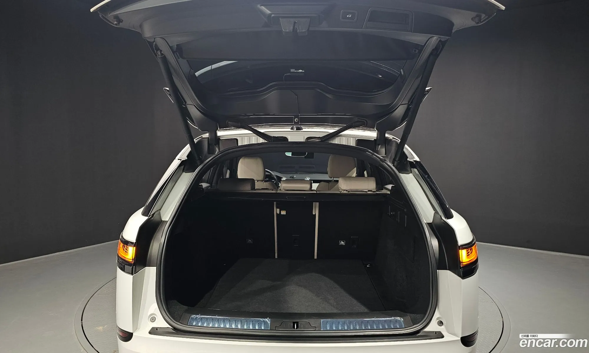 Land Rover Range Rover Velar 2018 — 32