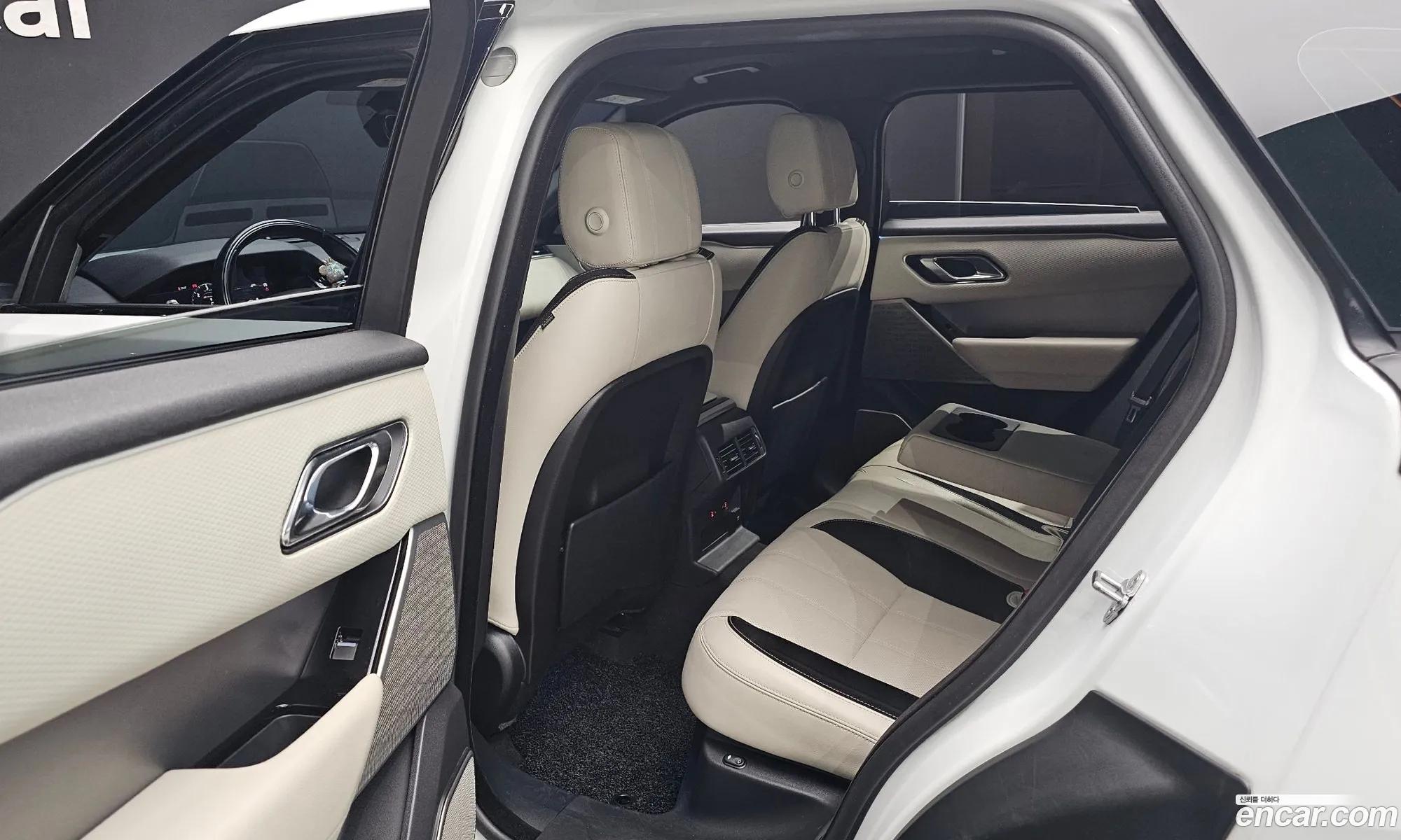 Land Rover Range Rover Velar 2018 — 27