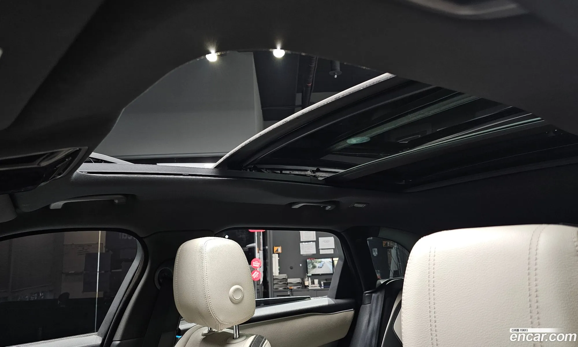 Land Rover Range Rover Velar 2018 — 14