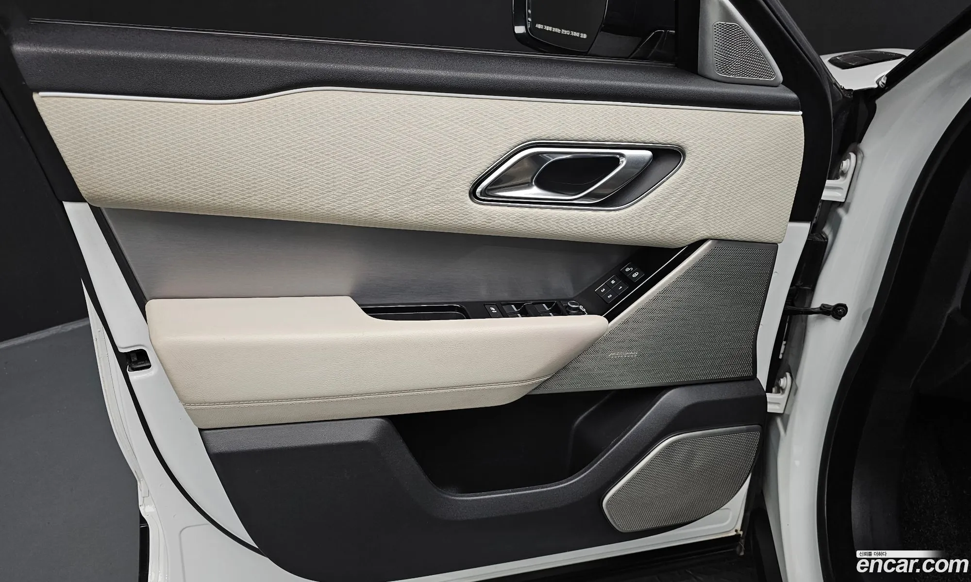 Land Rover Range Rover Velar 2018 — 21