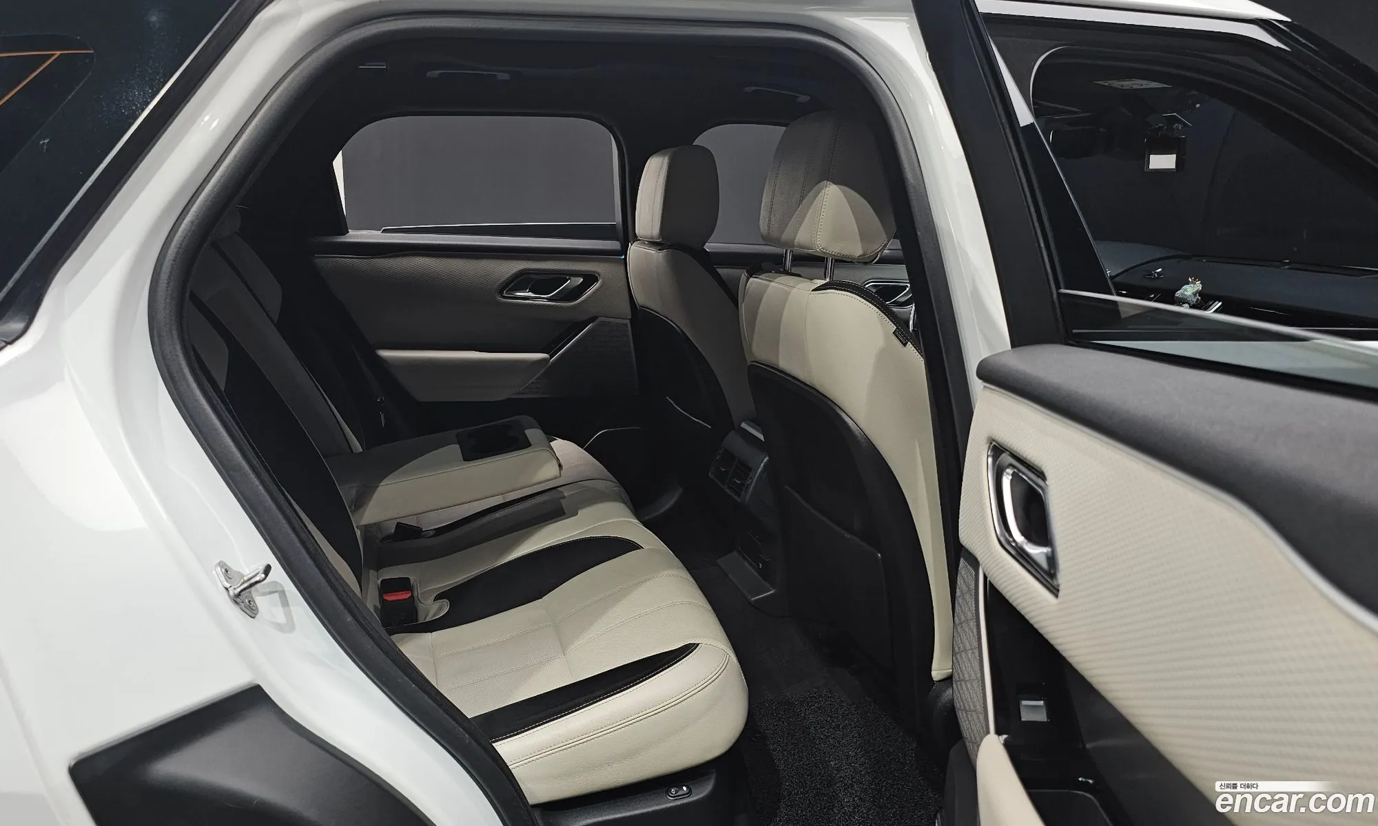 Land Rover Range Rover Velar 2018 — 24