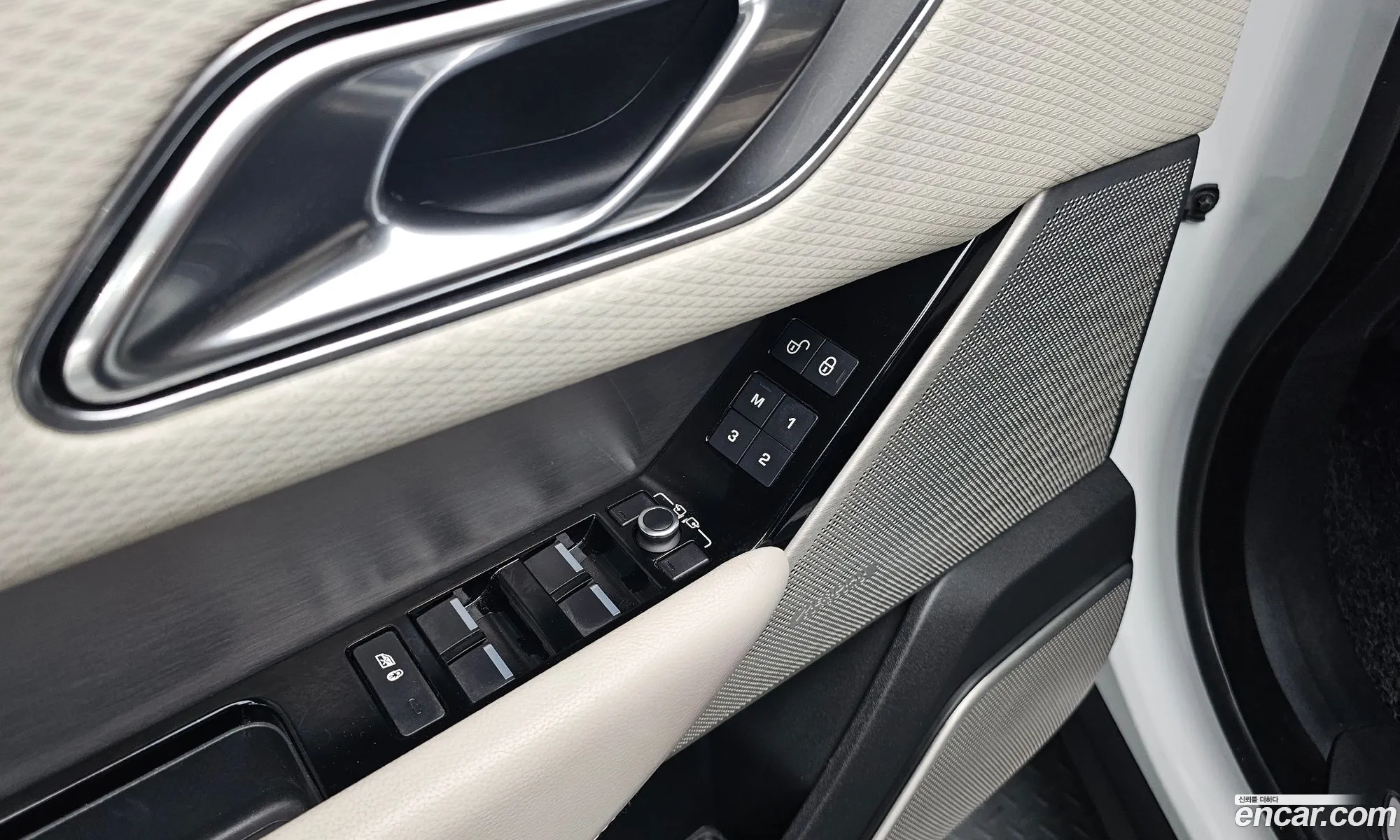 Land Rover Range Rover Velar 2018 — 28