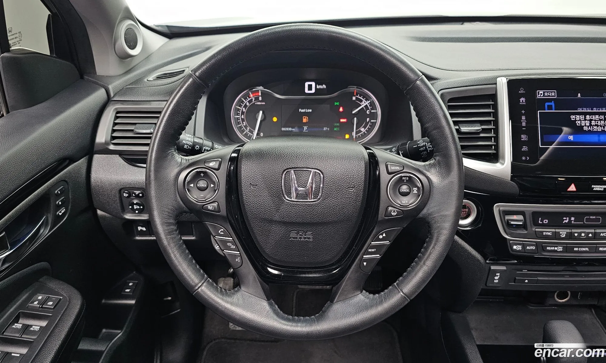 Honda Pilot 2017 5FNYF6850HB200319 — 11