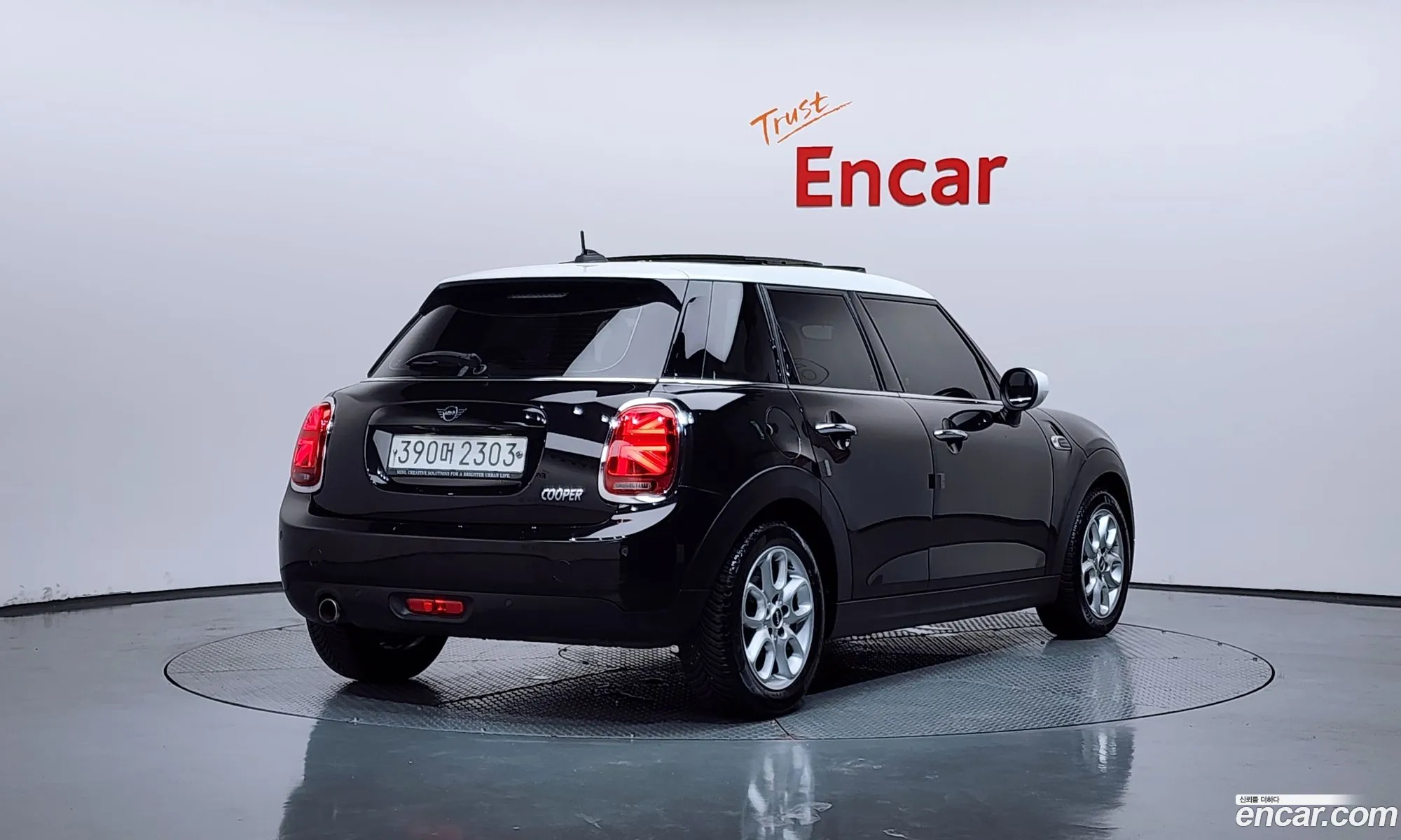 Mini Cooper 2020 WMWXV7108L2L95641 — 12