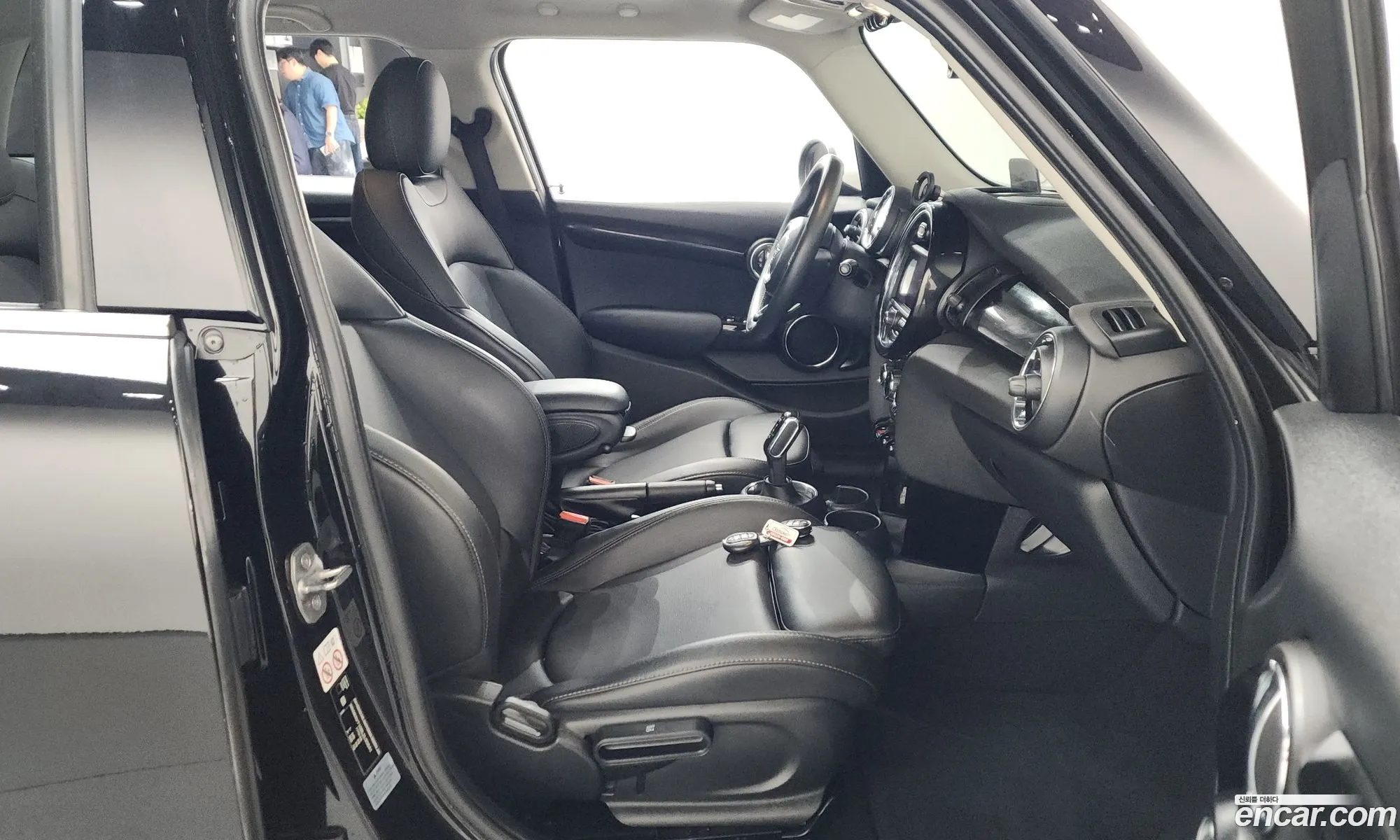 Mini Cooper 2020 WMWXV7108L2L95641 — 11