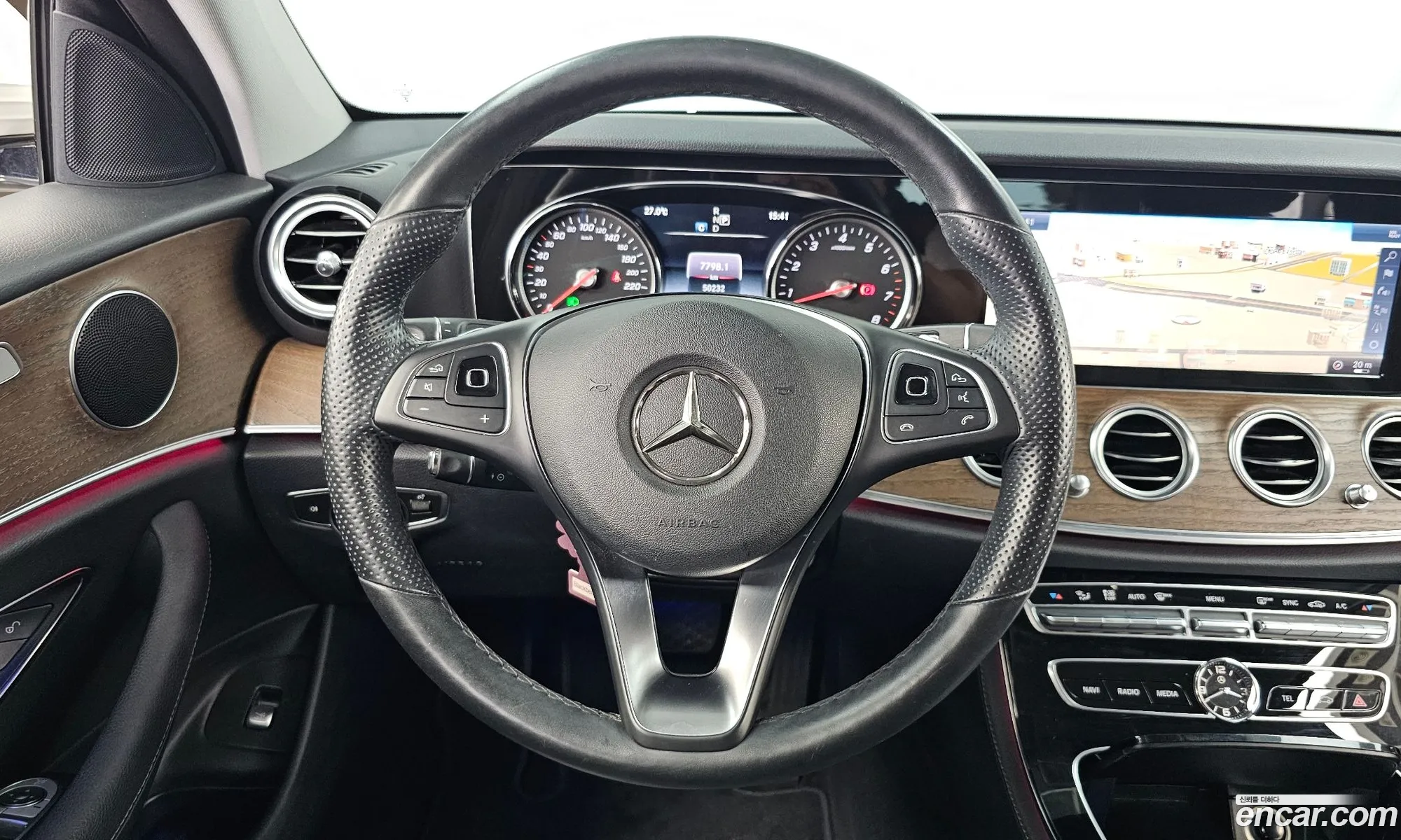 Mercedes-Benz E-Class W213 2018 WDDZF4KBXJA364472 — 10