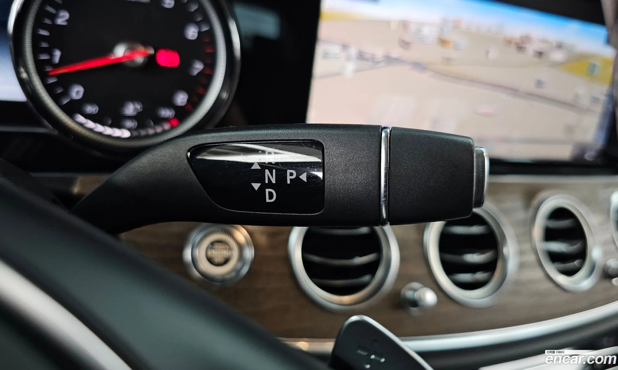 Mercedes-Benz E-Class W213 2018 WDDZF4KBXJA364472 — 3