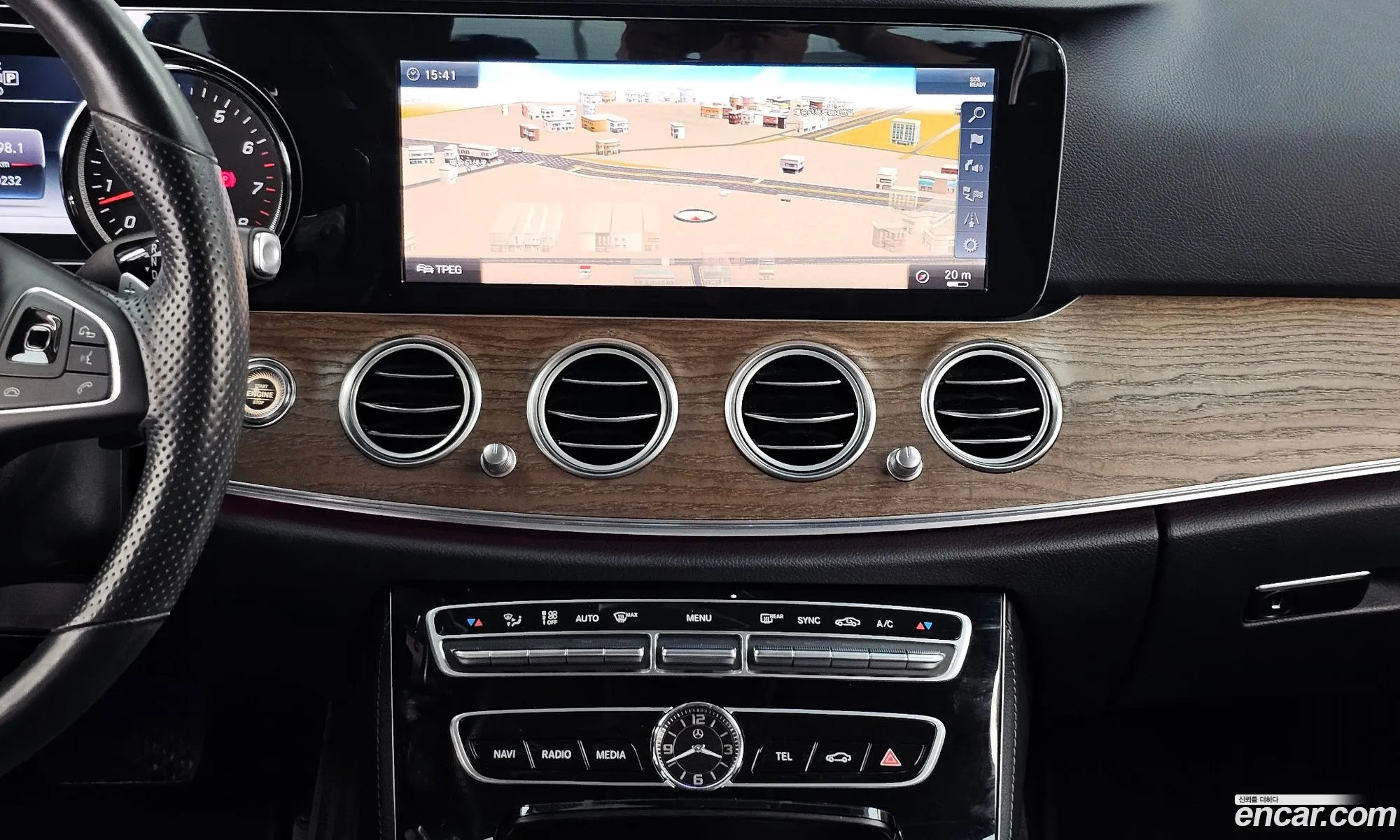 Mercedes-Benz E-Class W213 2018 WDDZF4KBXJA364472 — 18