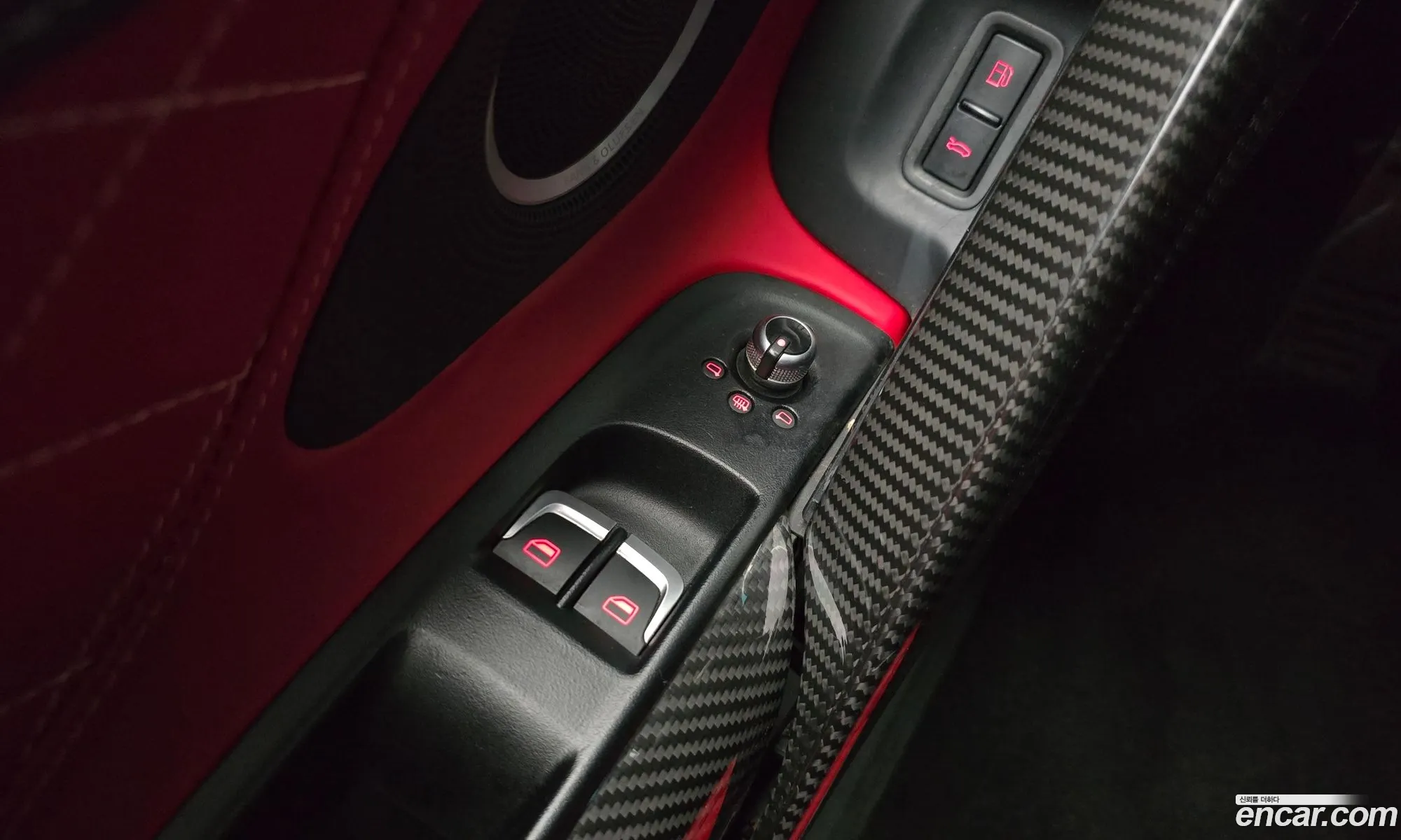 Audi R8 2015 WUAZZZ425F7001340 — 18