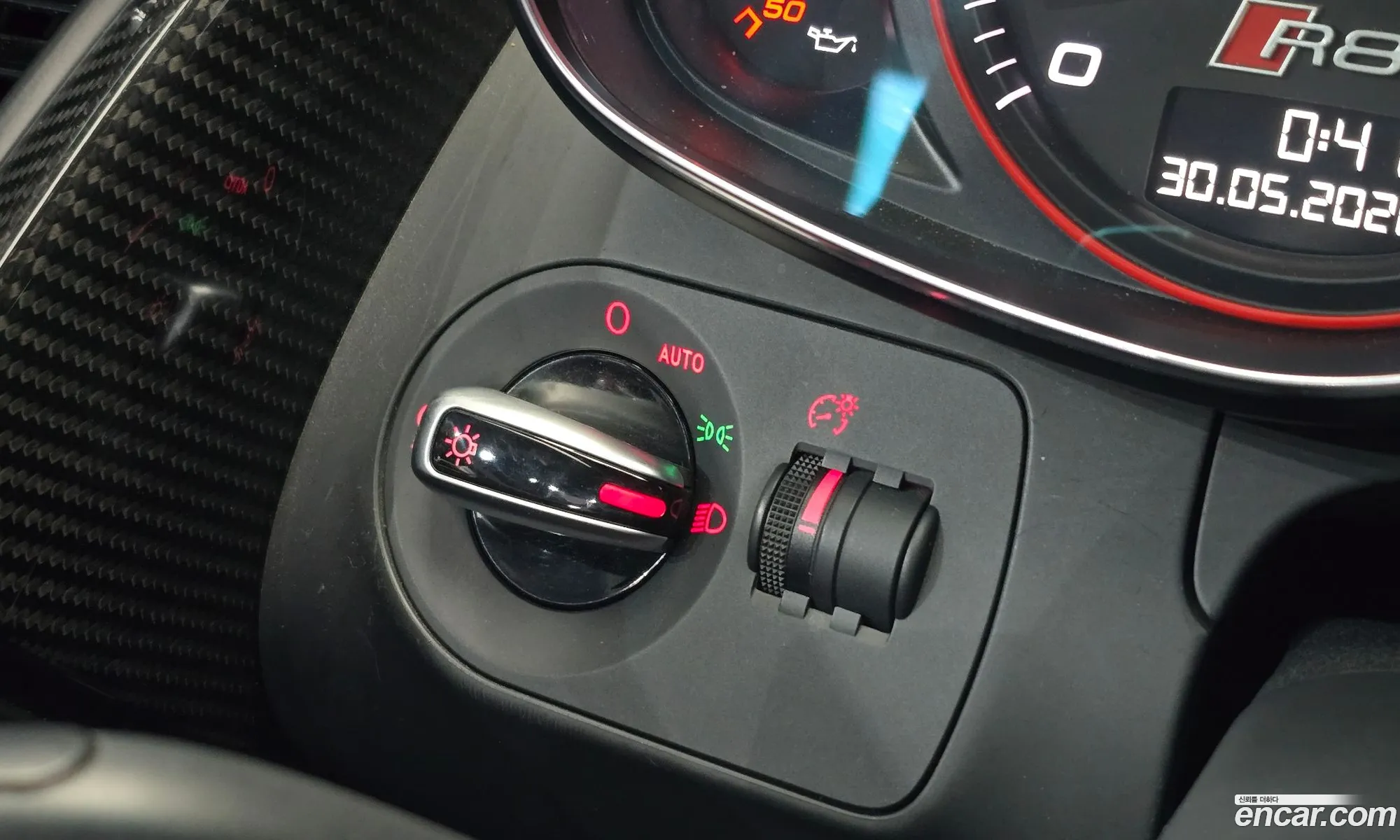 Audi R8 2015 WUAZZZ425F7001340 — 3